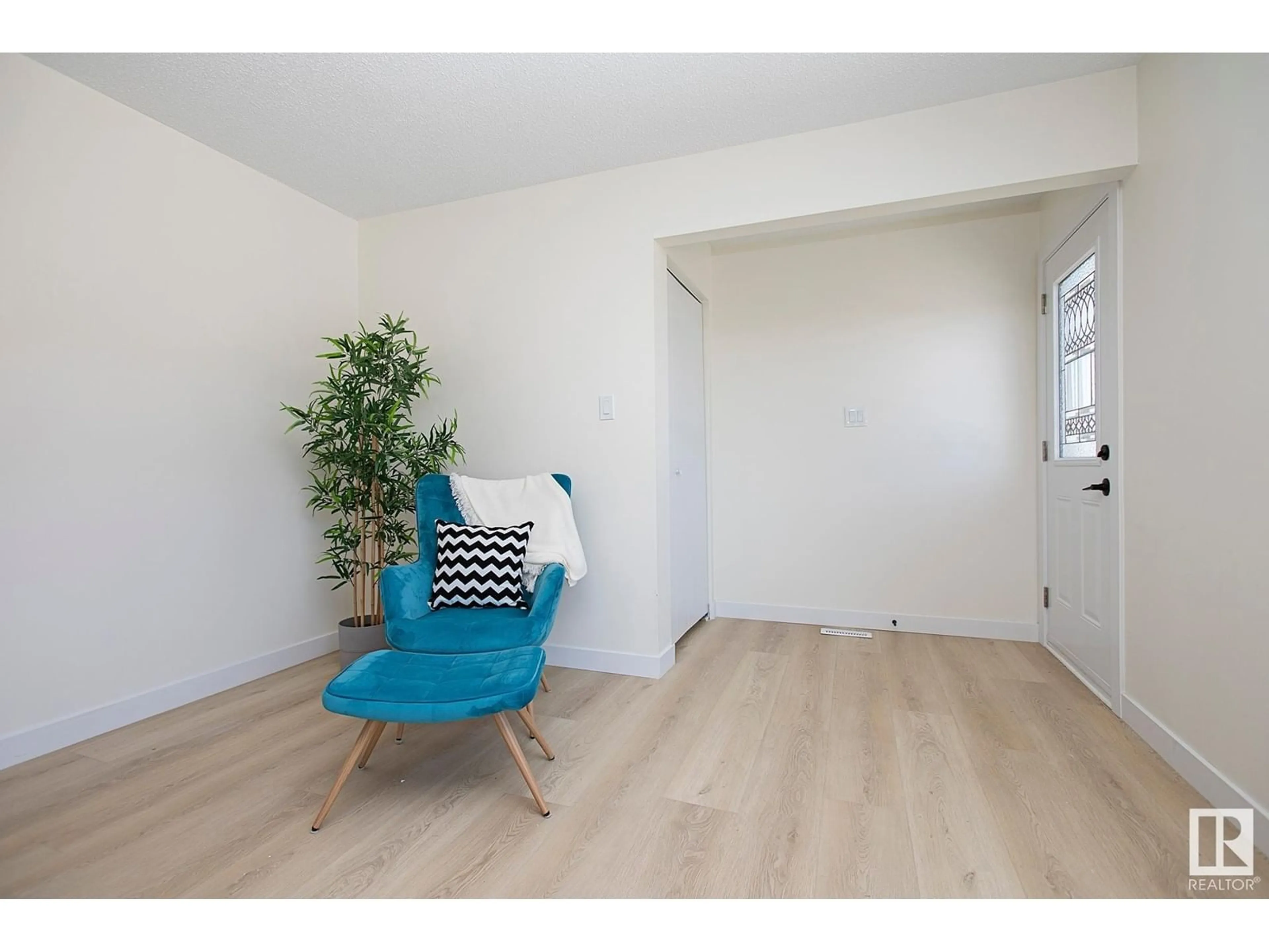 A pic of a room for NW - 3806 85 ST, Edmonton Alberta T6K0H6