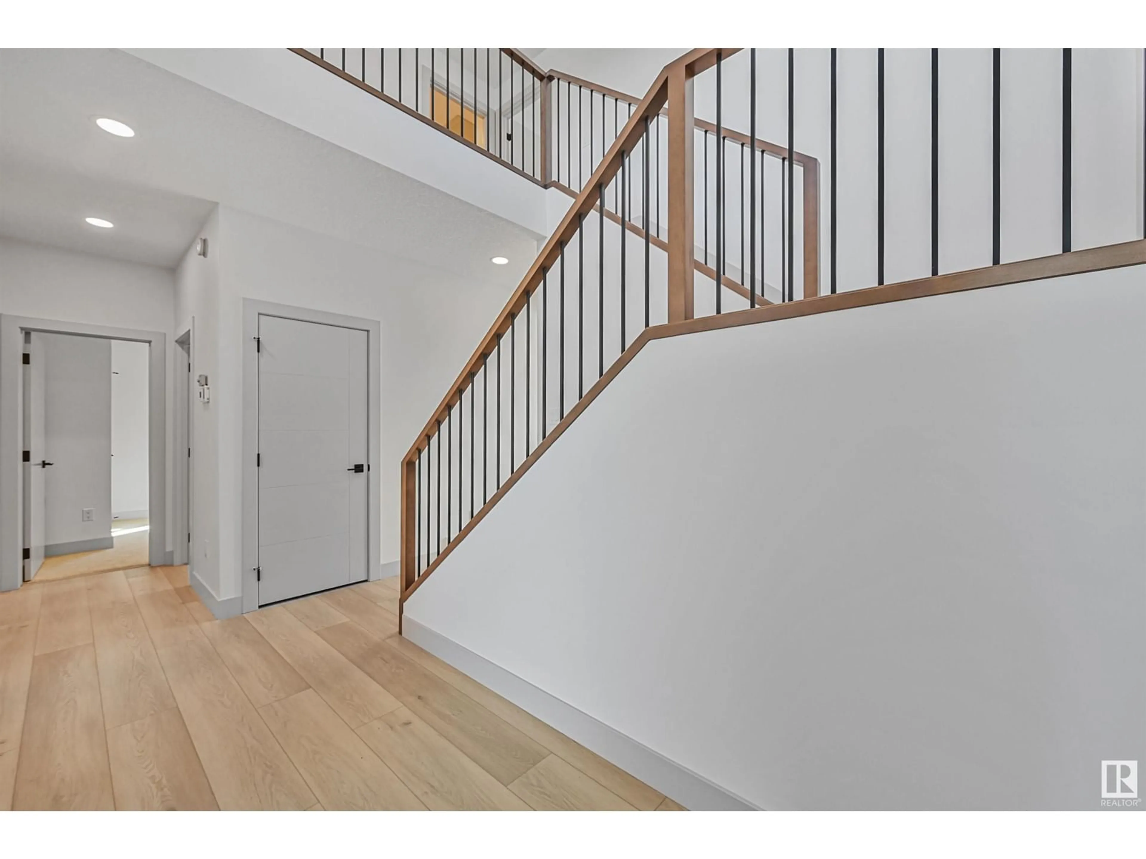 Unknown for 6638 KNOX PL, Edmonton Alberta T6W4A1
