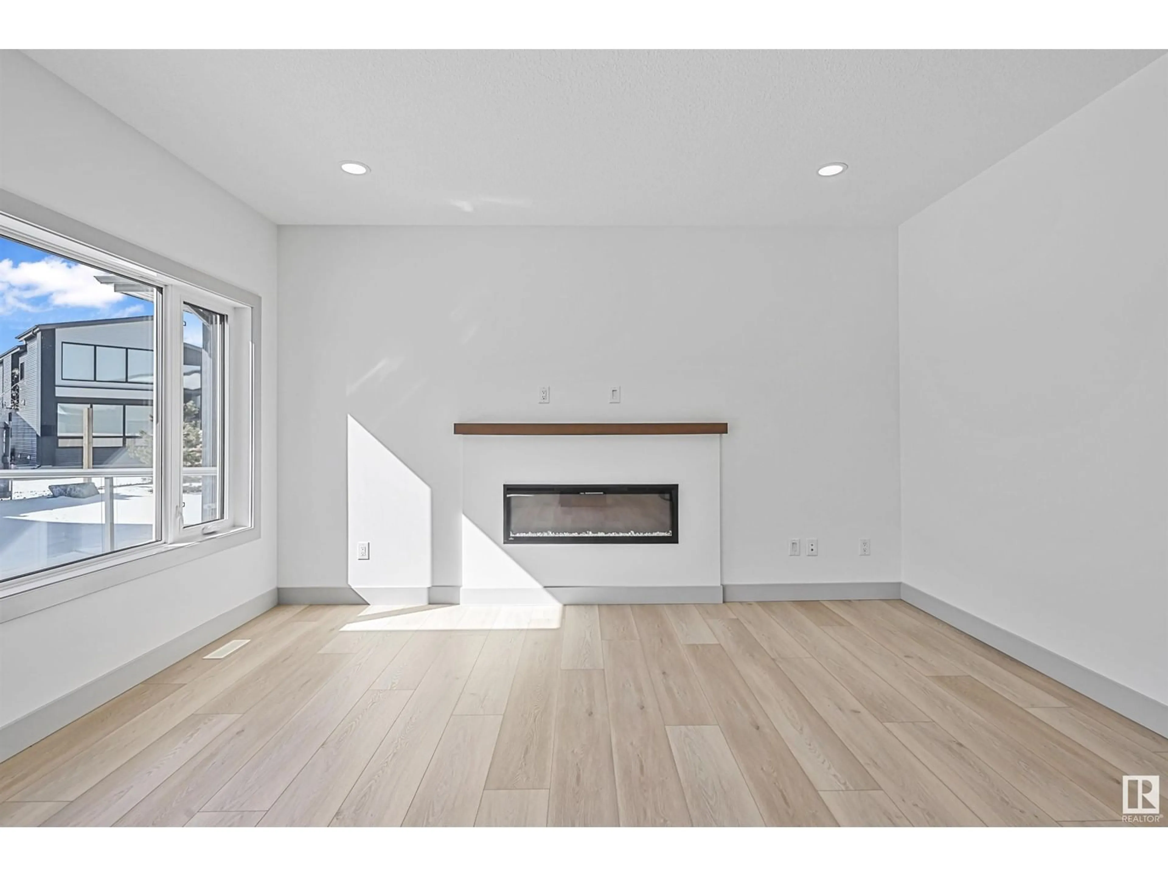 A pic of a room for 6638 KNOX PL, Edmonton Alberta T6W4A1