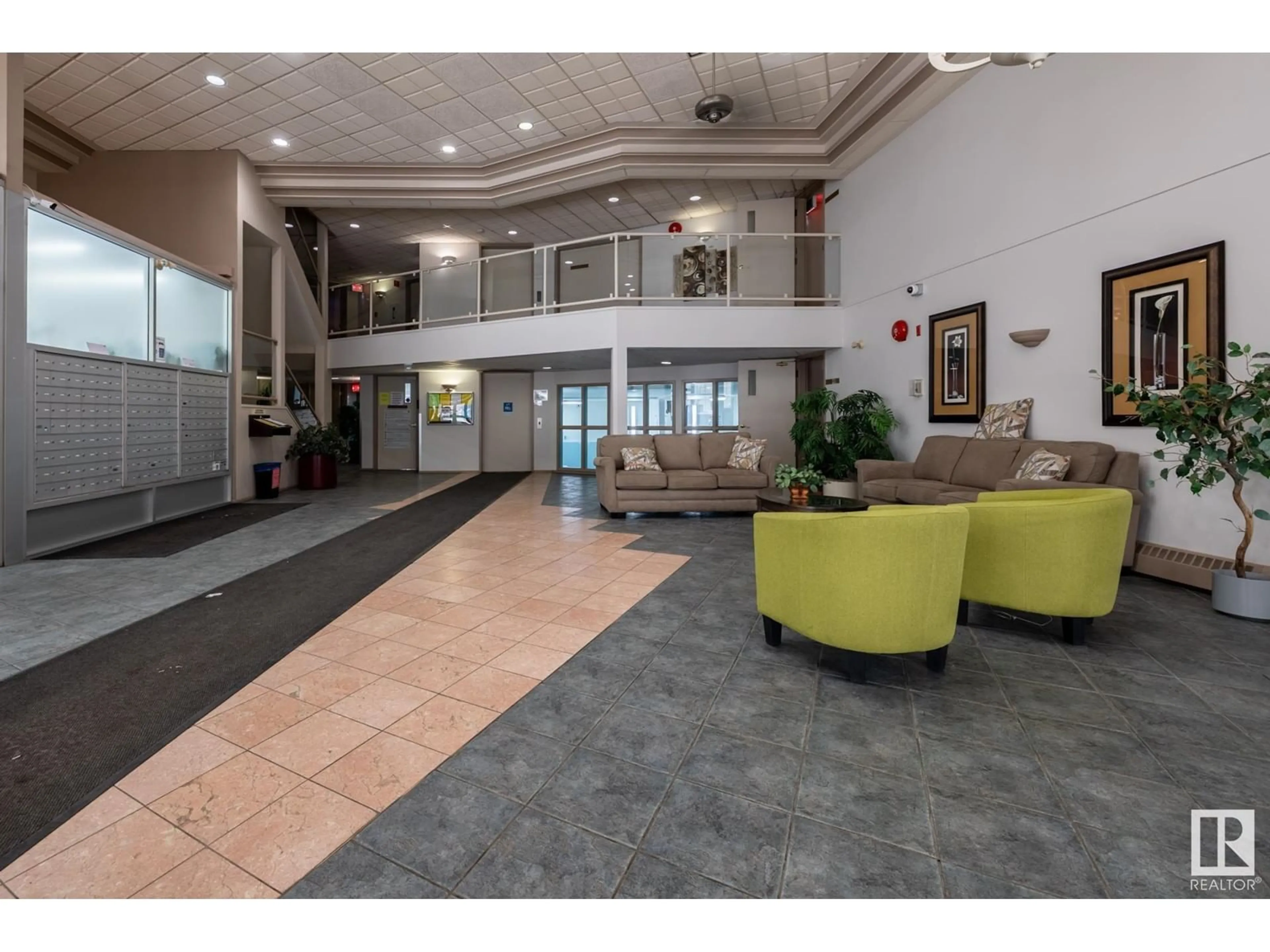 Lobby for 15499 - 236 CASTLE DOWNS RD, Edmonton Alberta T5X5Y3