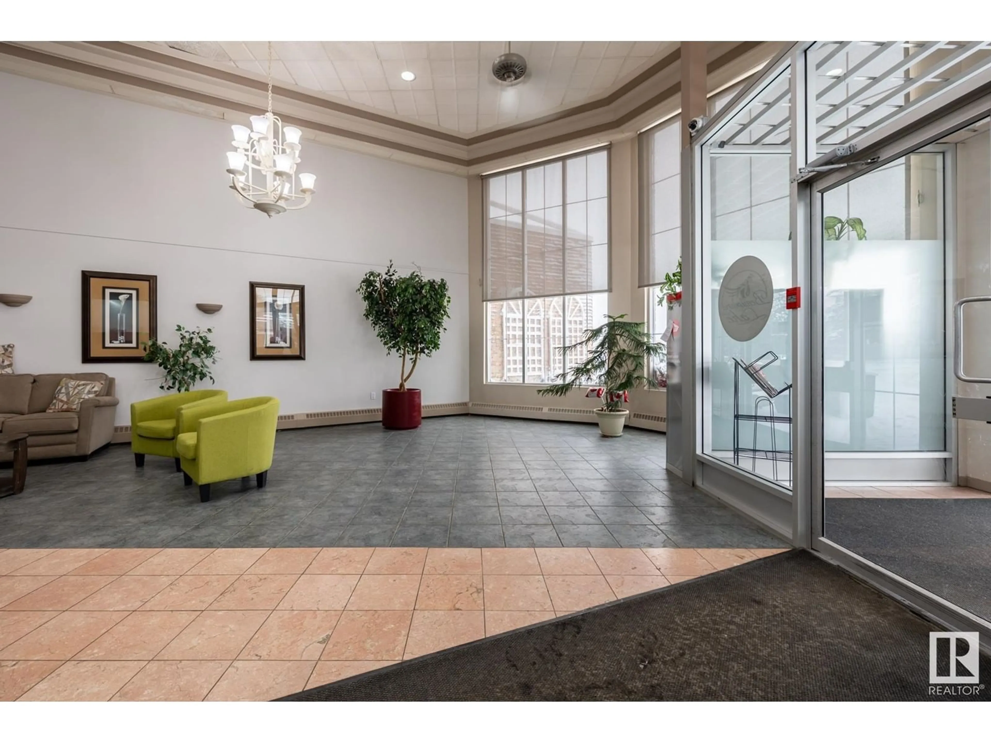 Indoor foyer for 15499 - 236 CASTLE DOWNS RD, Edmonton Alberta T5X5Y3