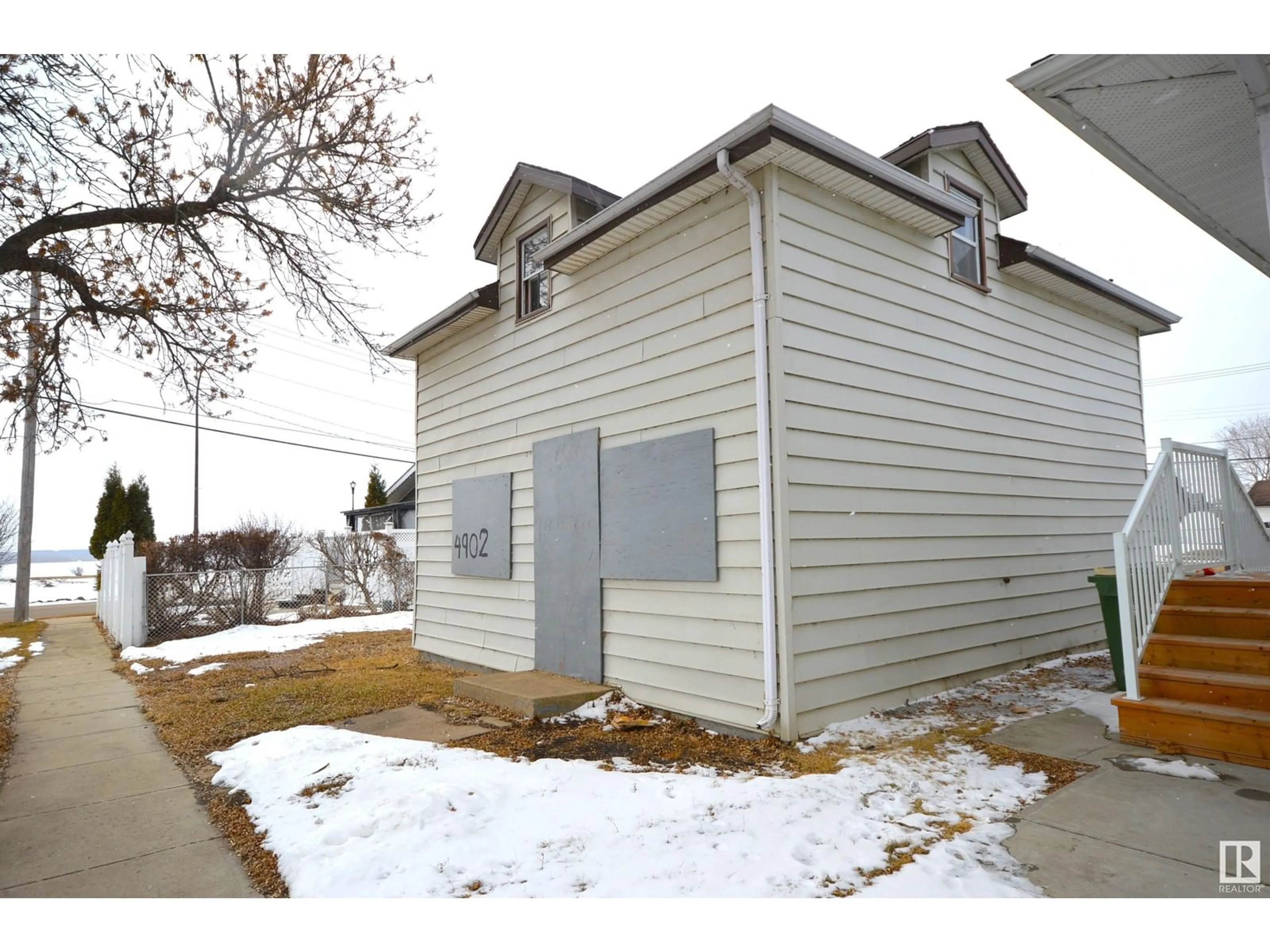 A pic from outside/outdoor area/front of a property/back of a property/a pic from drone, street for 4902 51A ST, Bonnyville Town Alberta T9N2G3