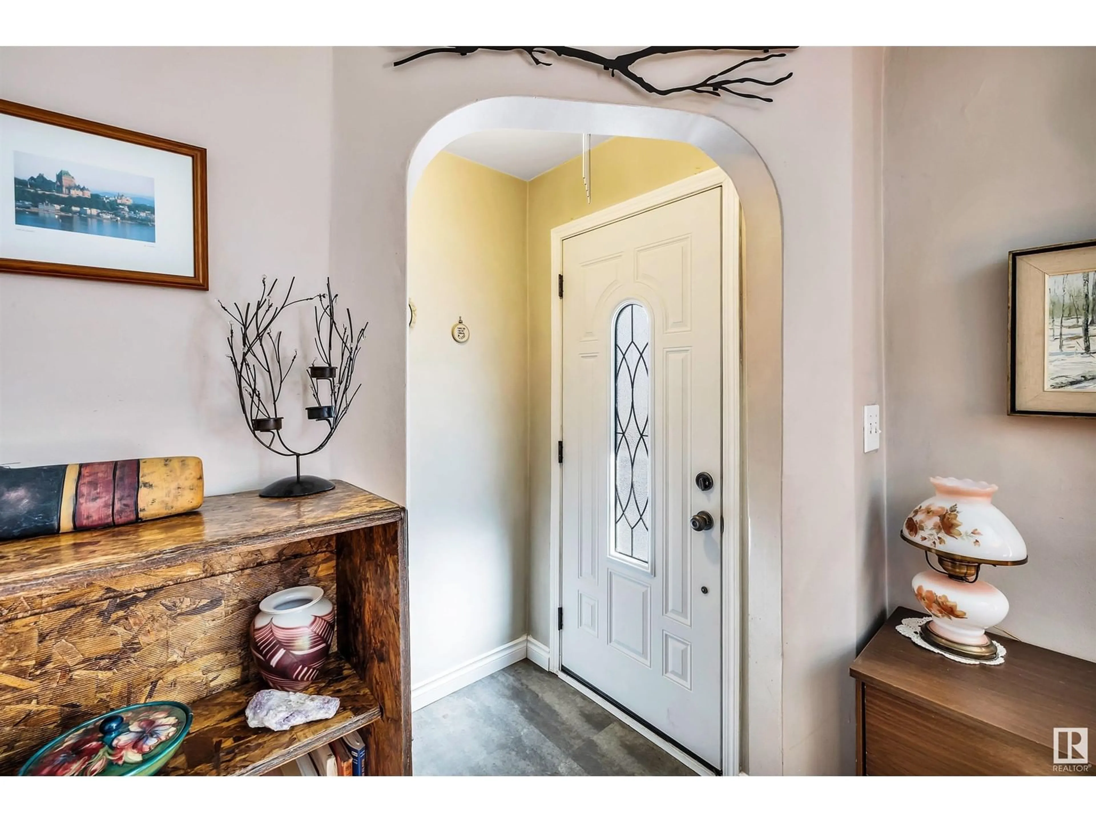 Indoor entryway for 10962 135 ST NW, Edmonton Alberta T5M1K2