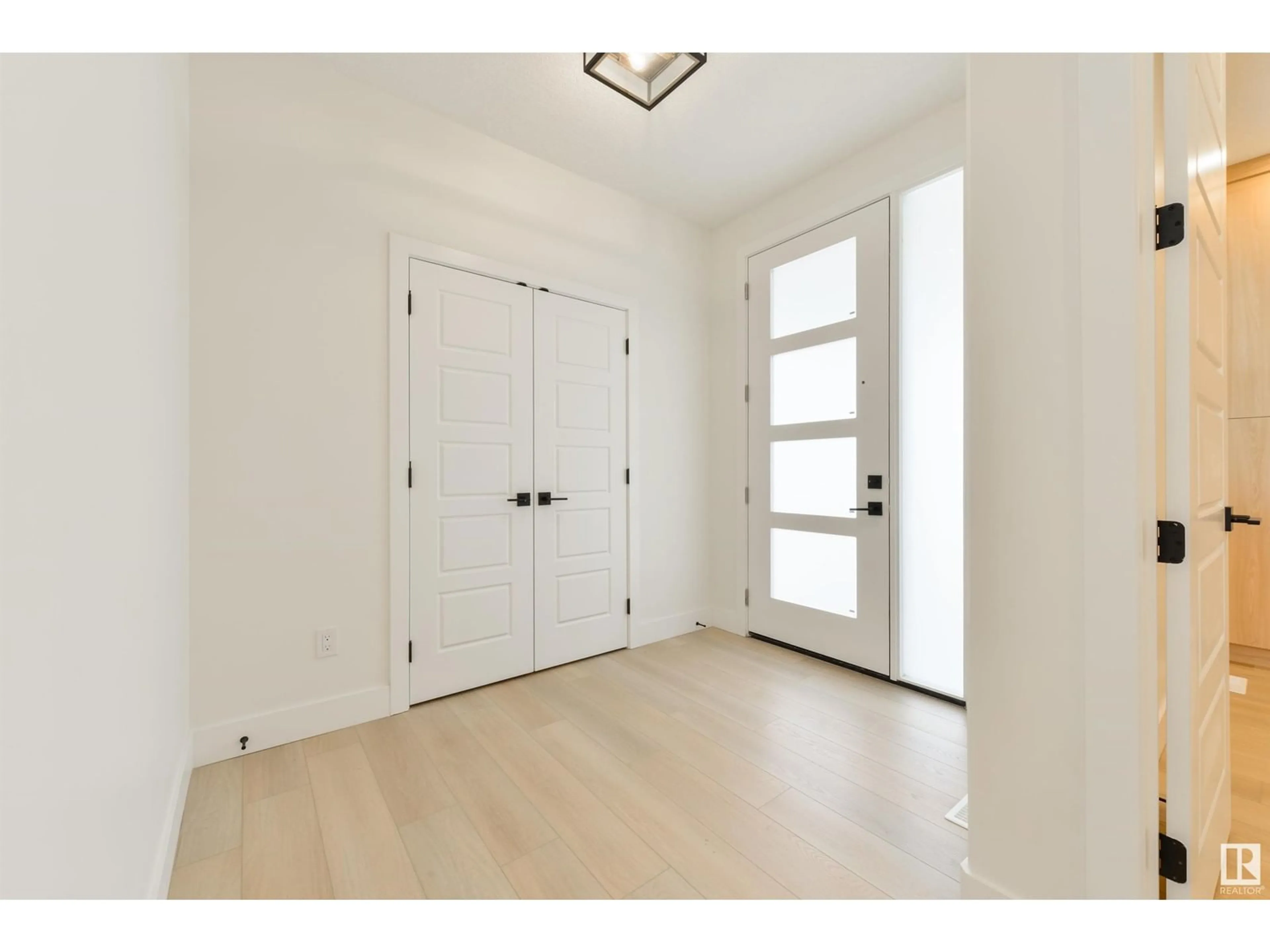Indoor entryway for 100 RUE MONETTE, Beaumont Alberta T4X1S8