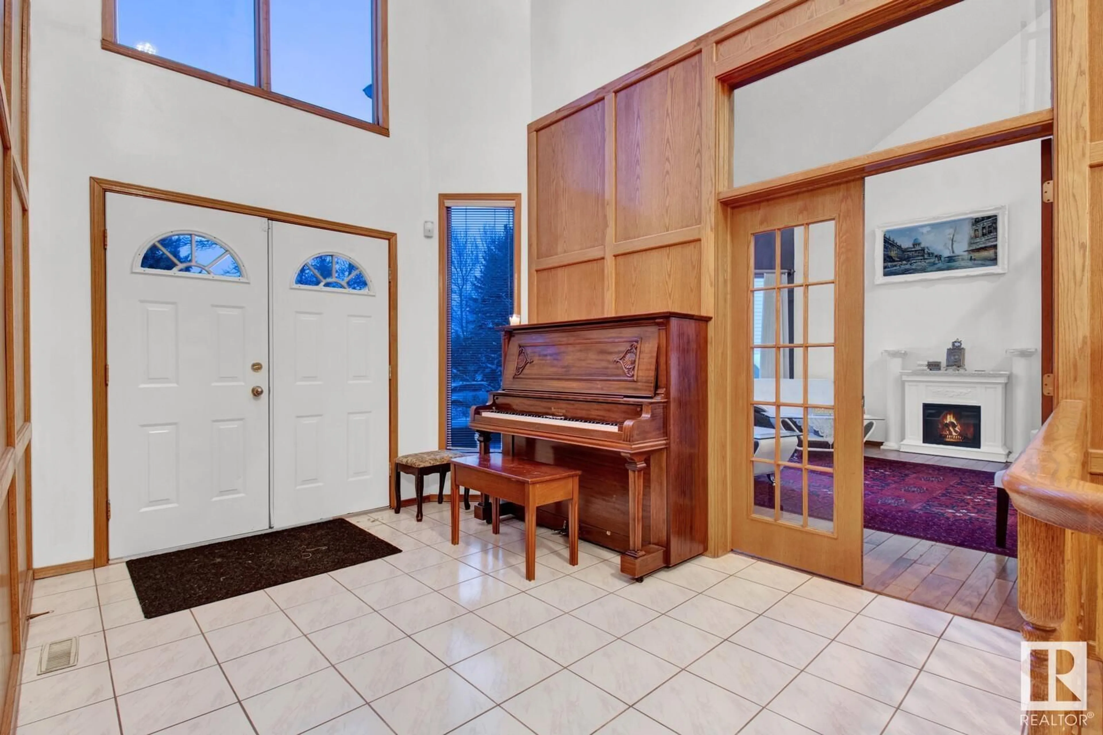 Indoor foyer for 116 OWER PL, Edmonton Alberta T6R1K3