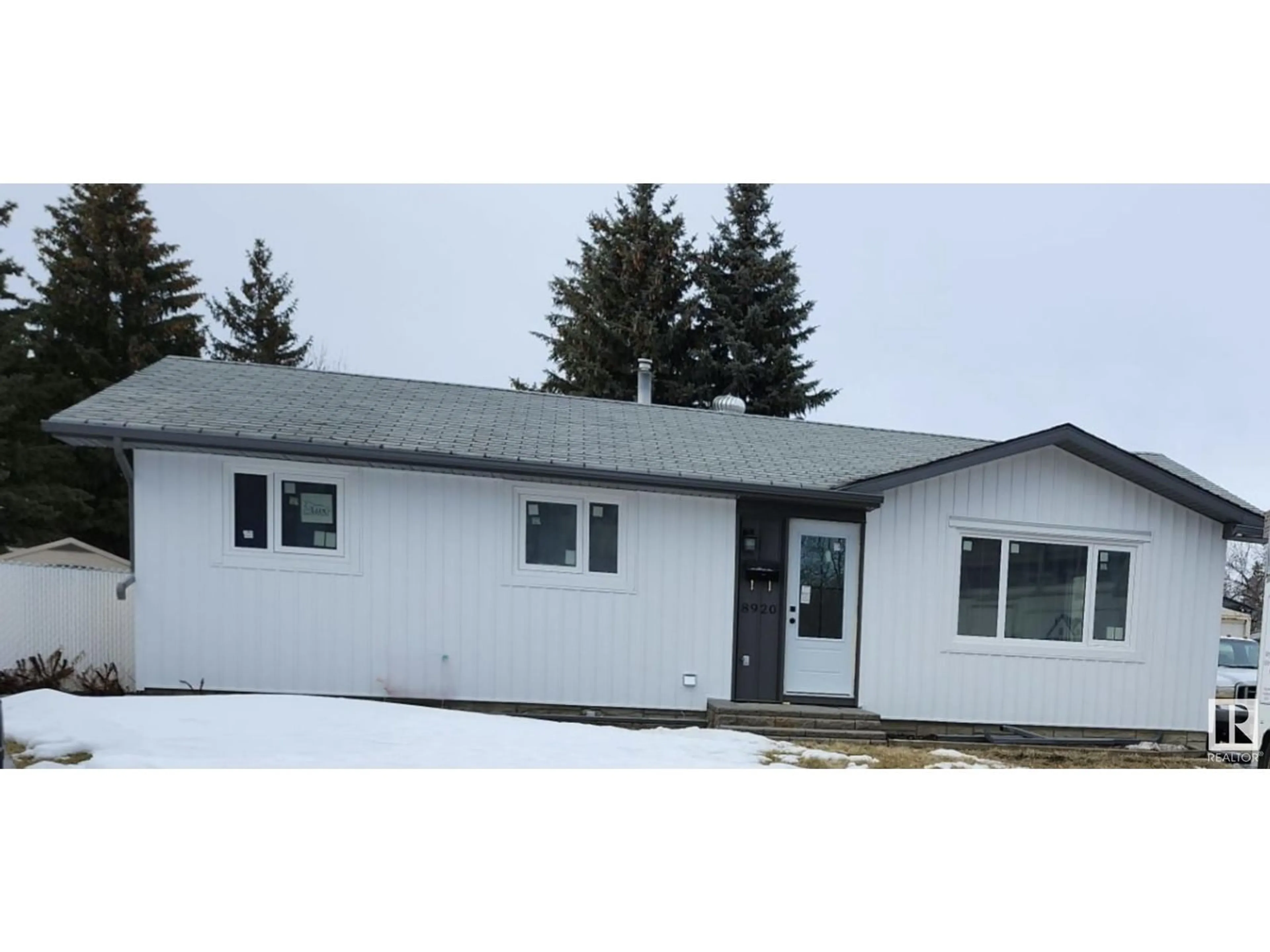 Home with vinyl exterior material, unknown for 8920 92 AV, Fort Saskatchewan Alberta T8L2M4