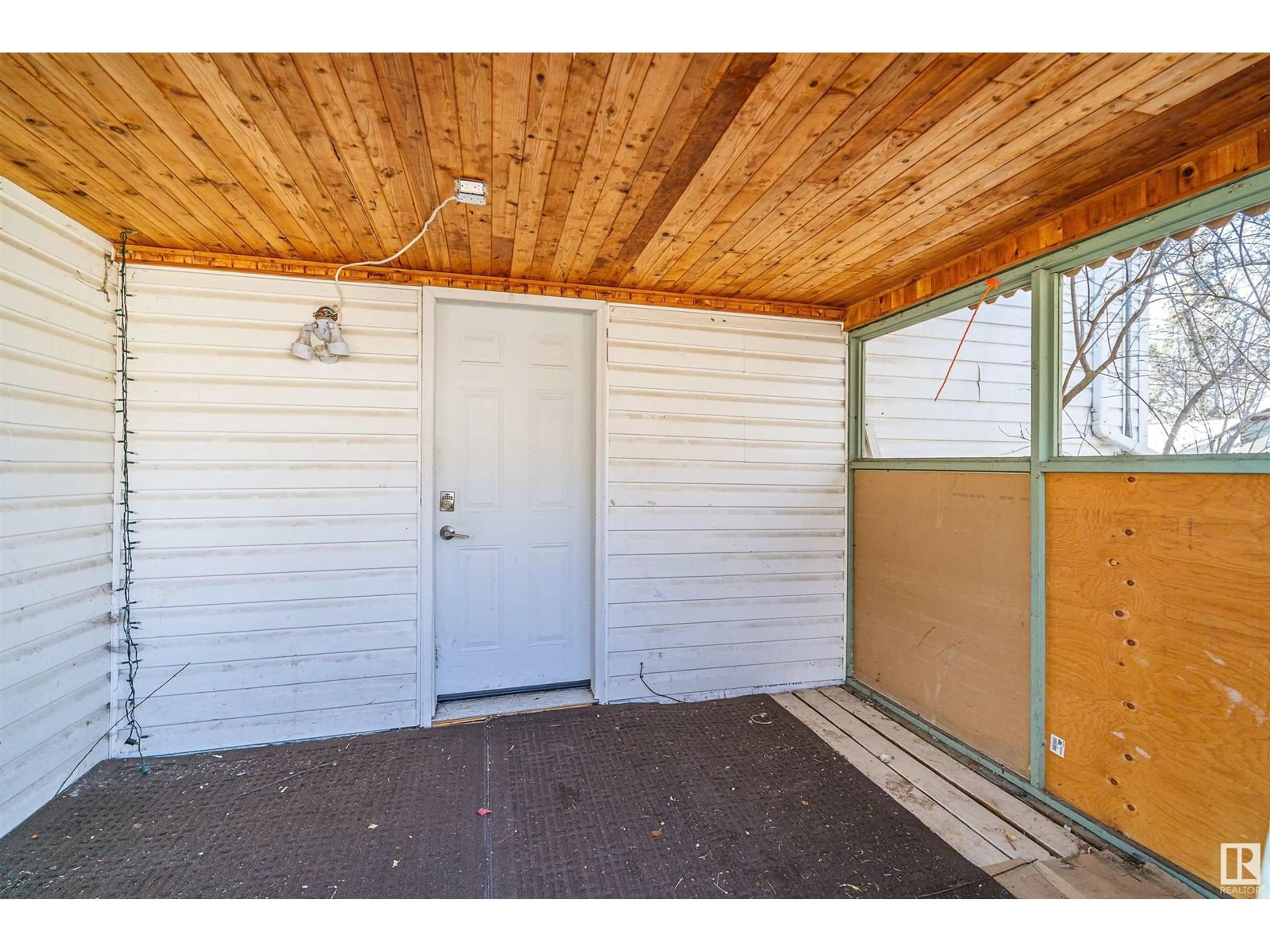 Unknown for 10752 68 AV, Edmonton Alberta T6H2B5