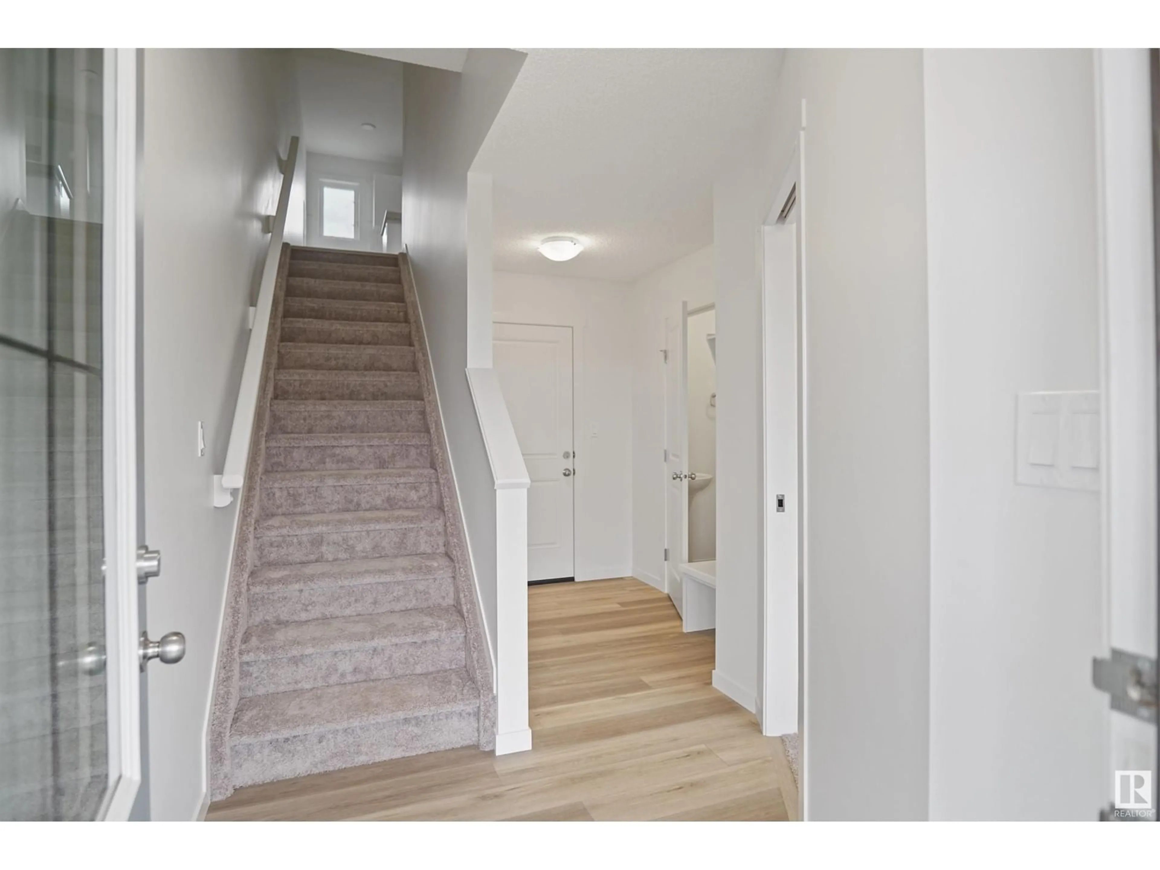 Indoor entryway for 36 ELIZABETH GD, Spruce Grove Alberta T7X3C7