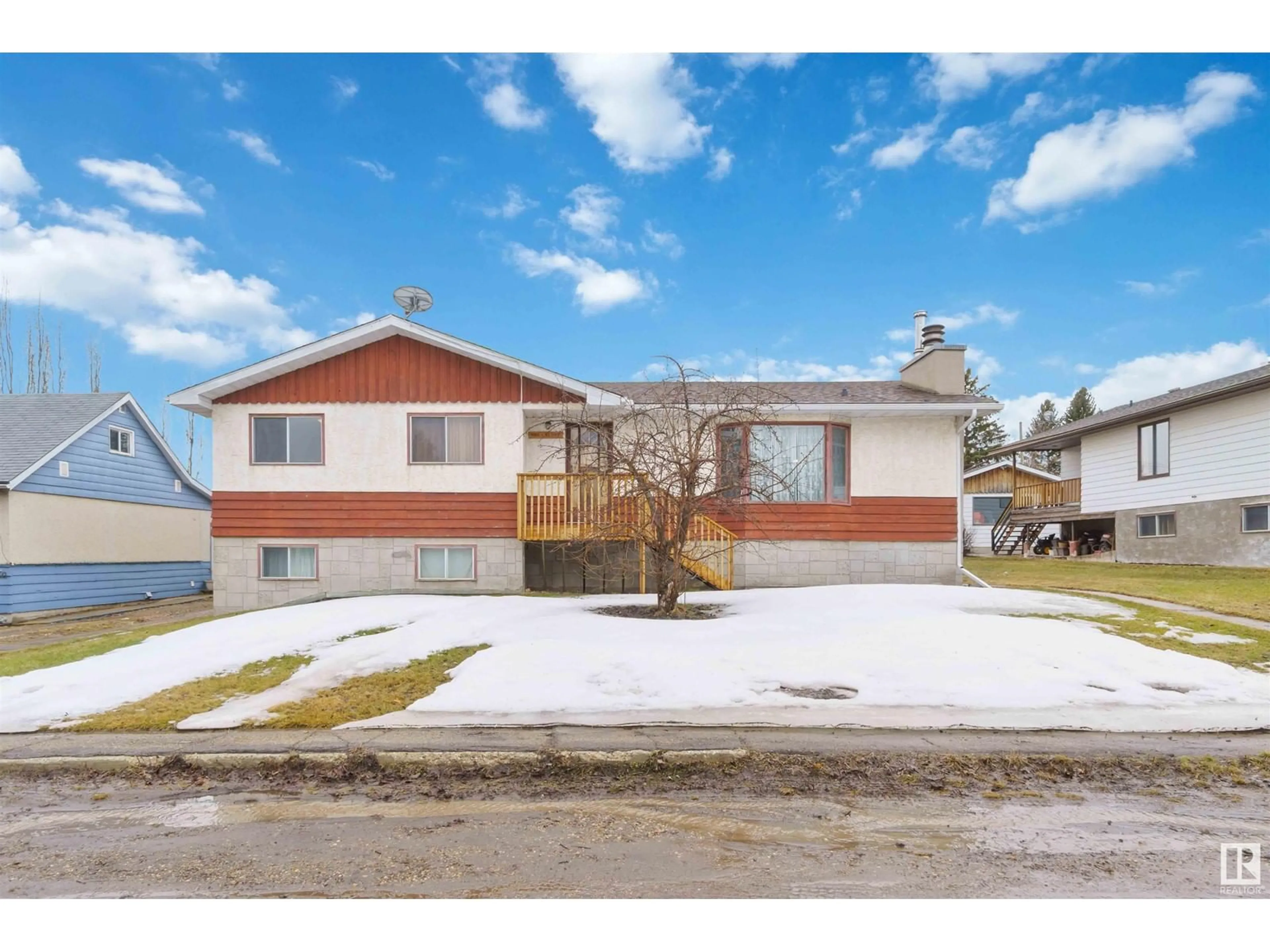 Home with vinyl exterior material, street for 4811 51 AV, Sangudo Alberta T0E2A0