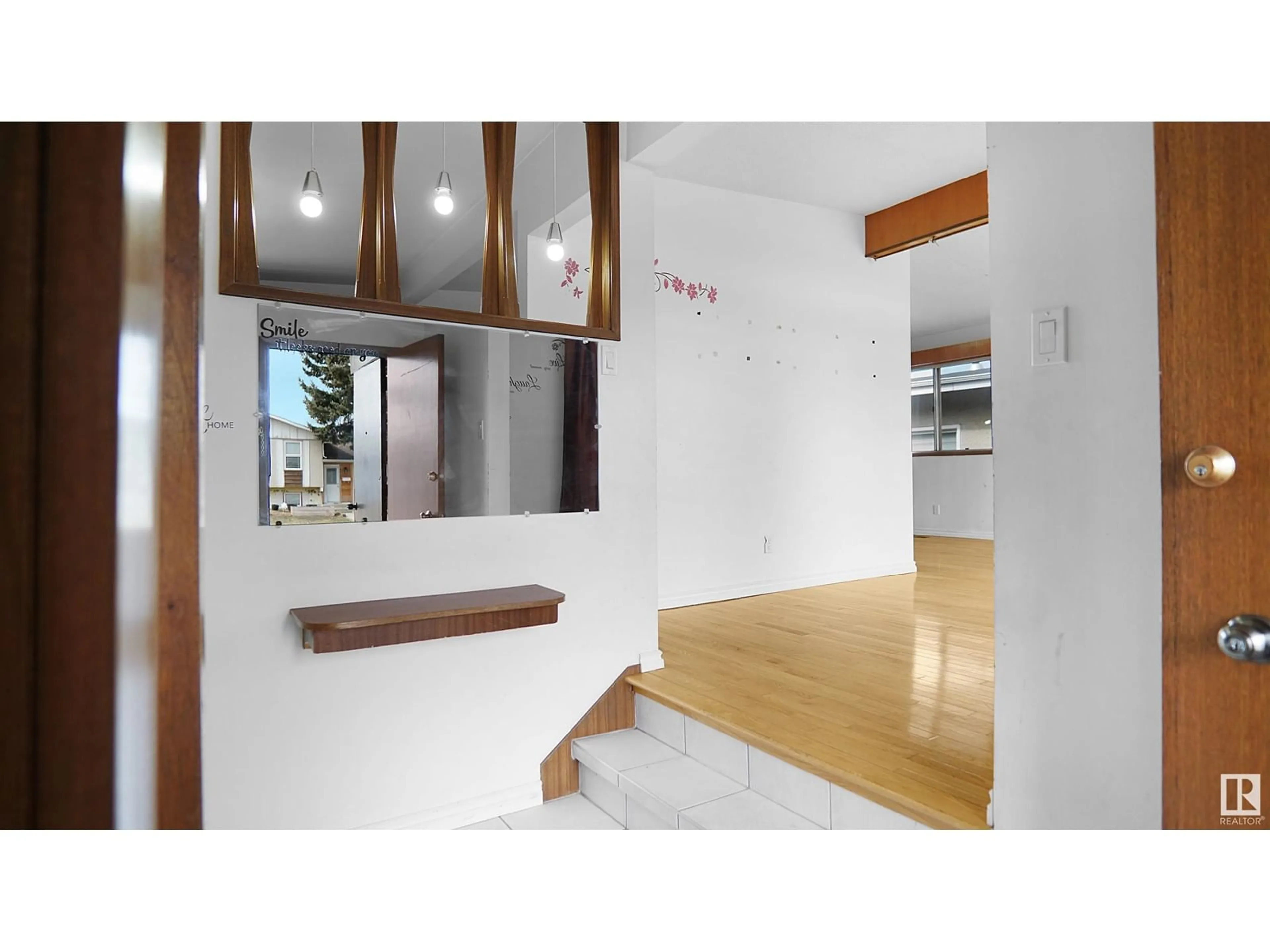 Indoor entryway for 14224 83 ST, Edmonton Alberta T5E2X9