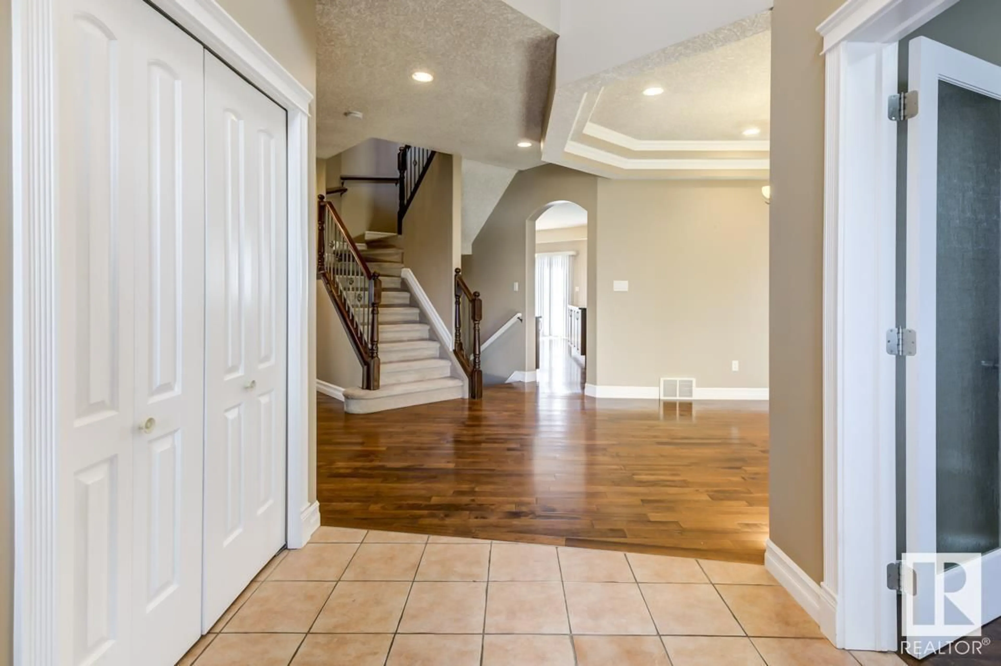 Indoor entryway for 5325 60 ST, Beaumont Alberta T4X0B2