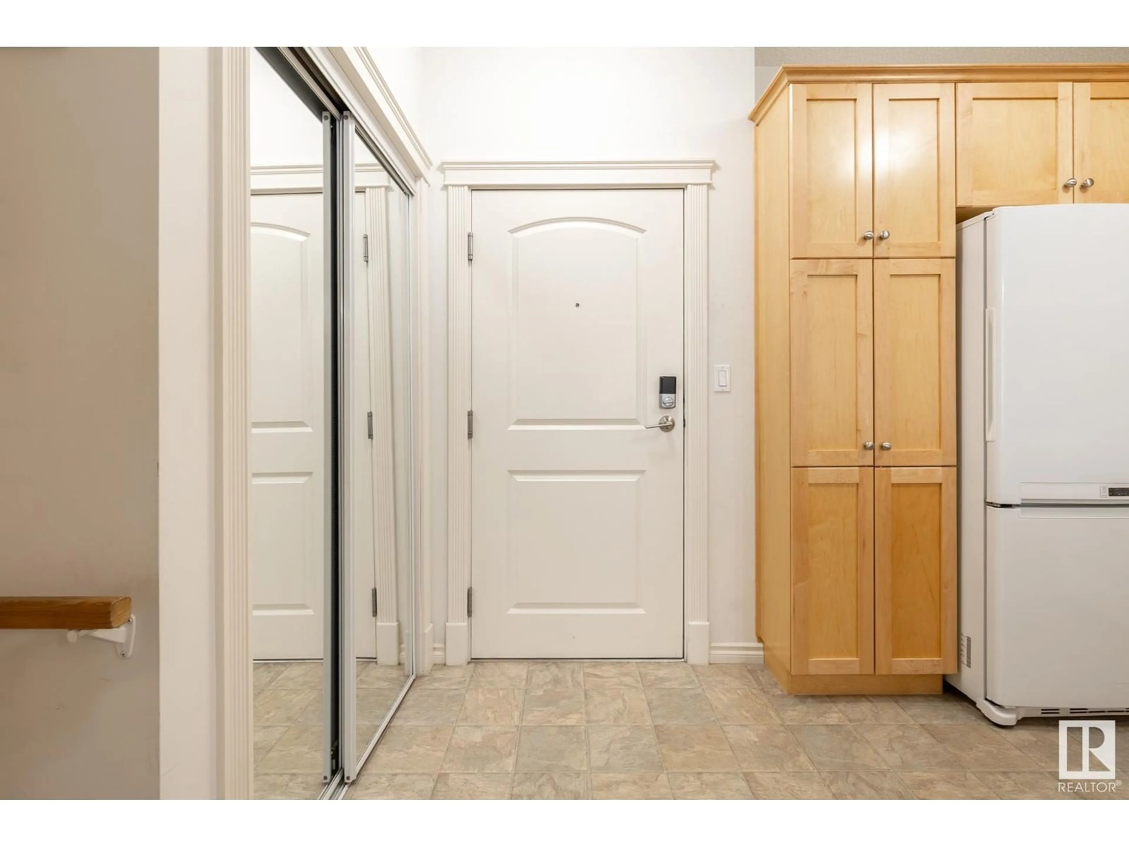 Indoor entryway for 9820 - 117 165 ST, Edmonton Alberta T5P0N3