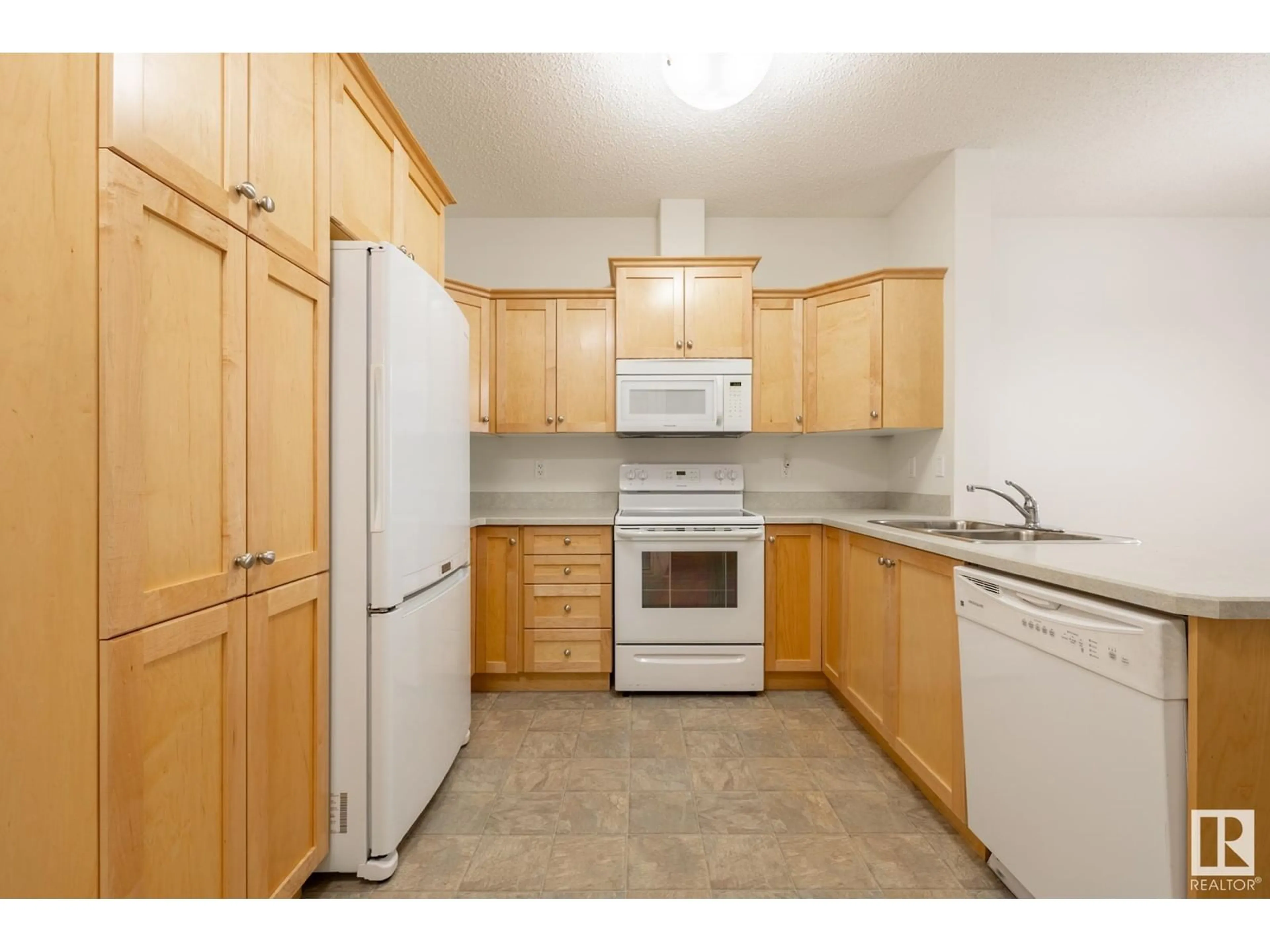 Standard kitchen, unknown for 9820 - 117 165 ST, Edmonton Alberta T5P0N3