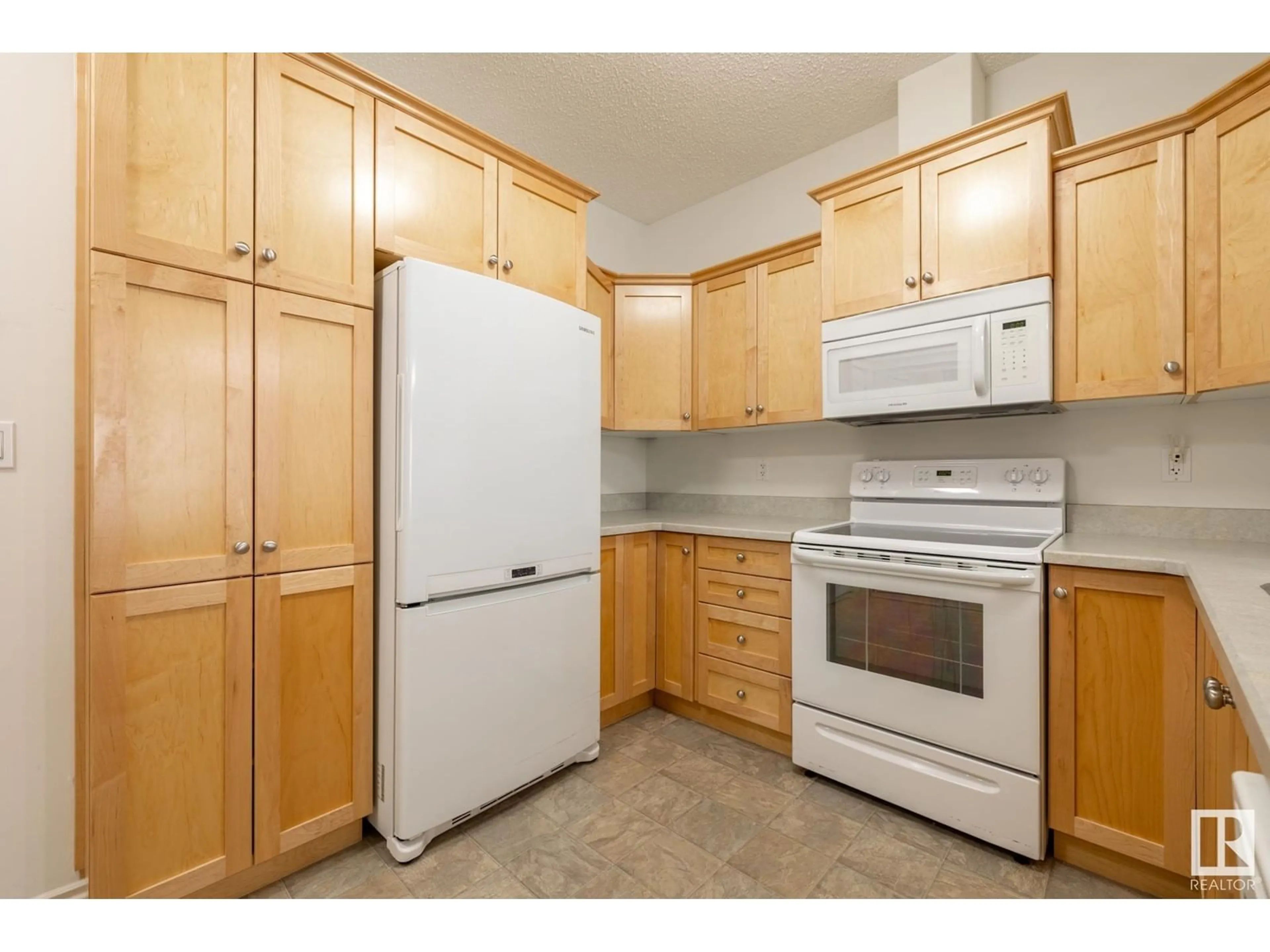 Standard kitchen, unknown for 9820 - 117 165 ST, Edmonton Alberta T5P0N3