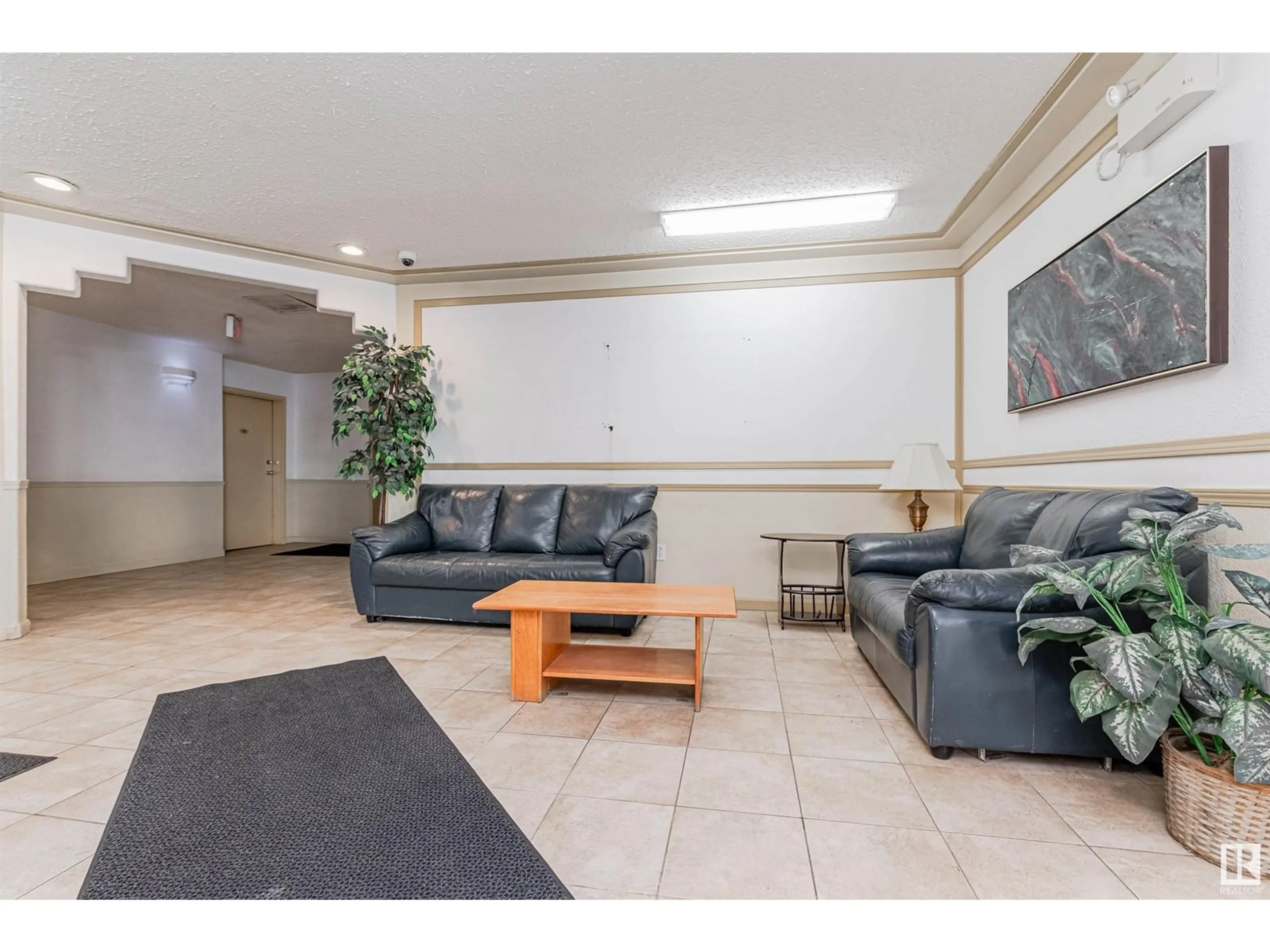 Lobby for 407 - 4220 139 AV, Edmonton Alberta T5Y2Y2