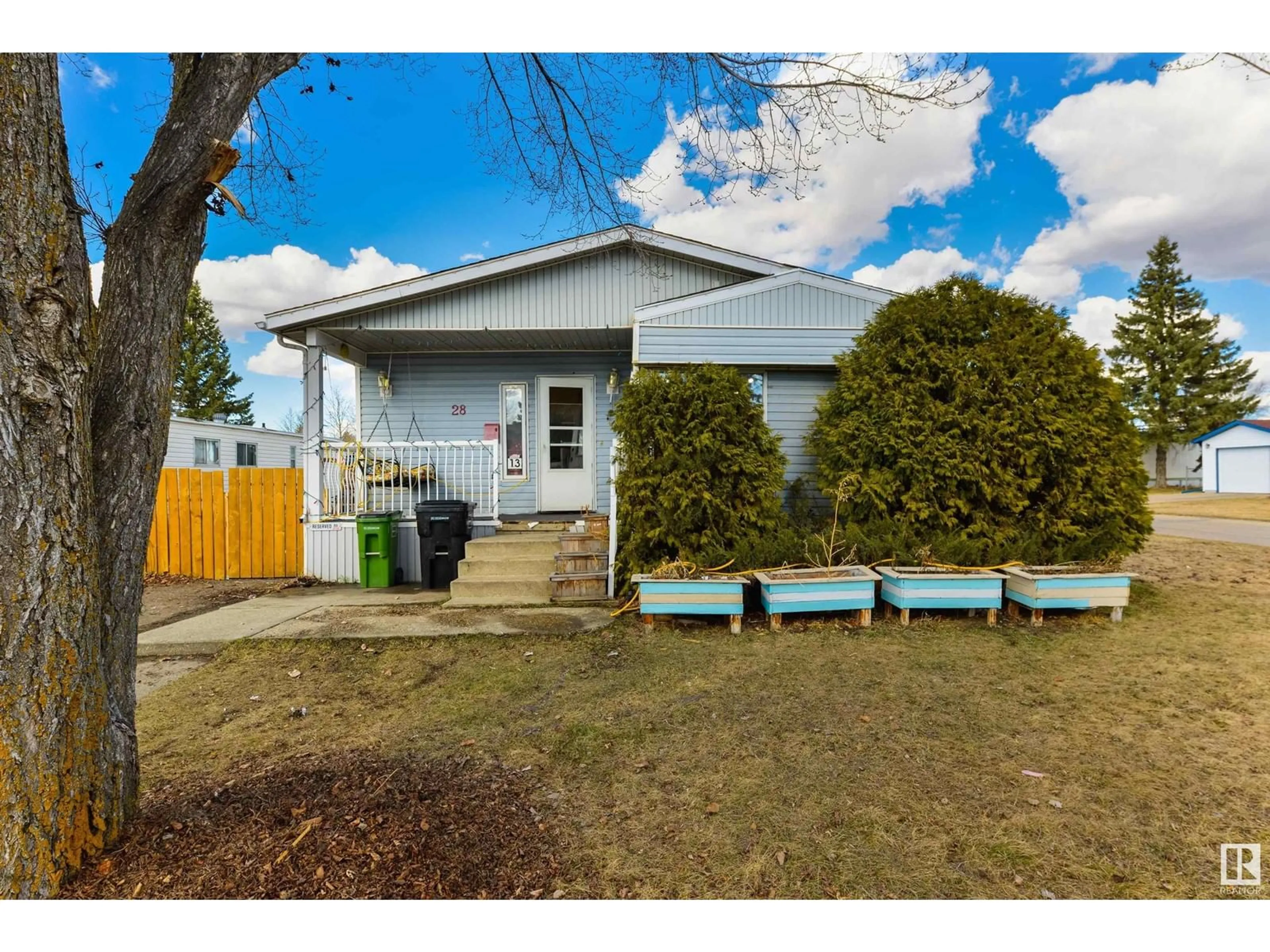 Home with vinyl exterior material, street for 28 THE PARKWAY NW, Edmonton Alberta T6P1E2