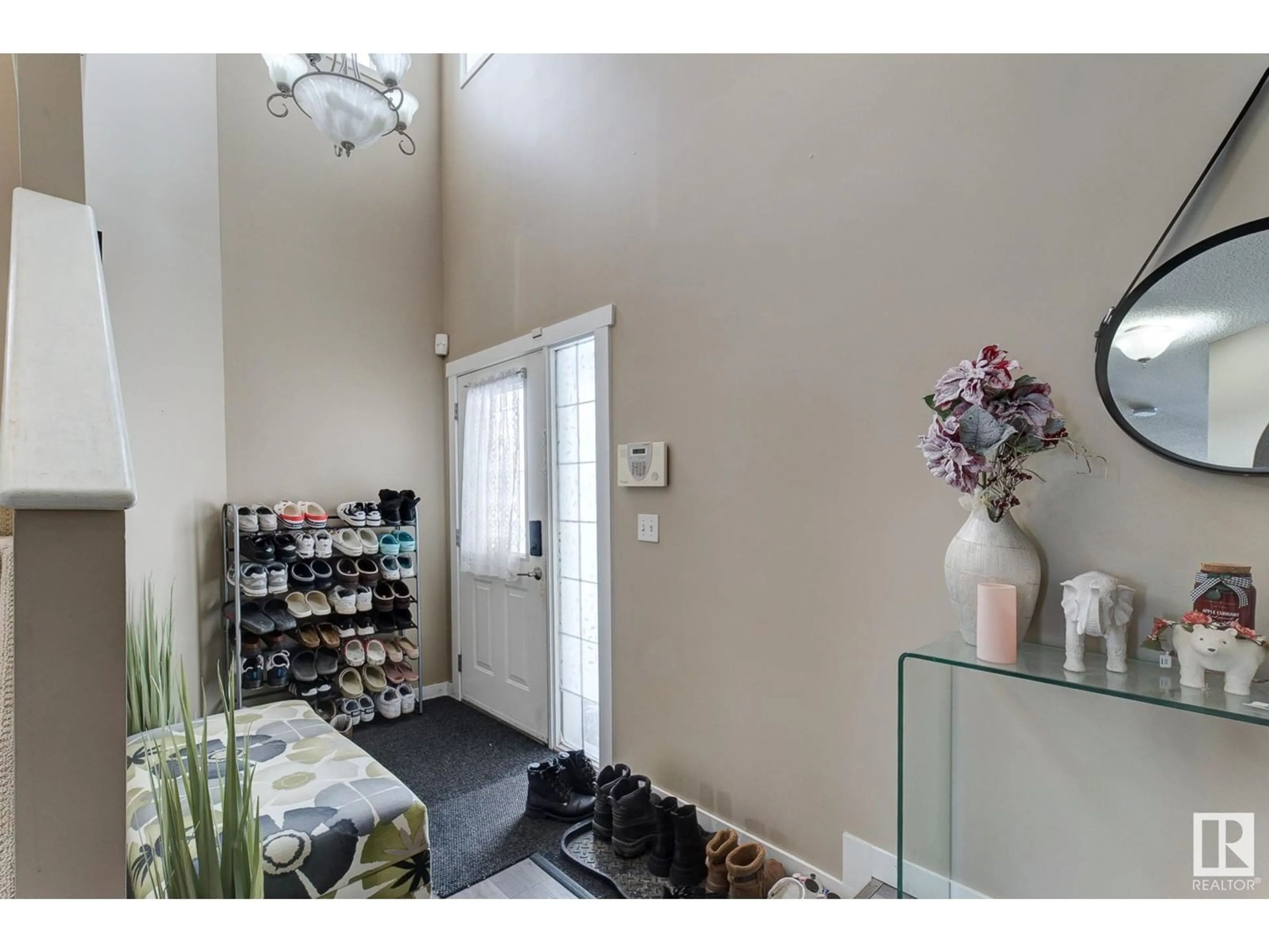 Indoor entryway for 13803 37 ST, Edmonton Alberta T5Y3G5