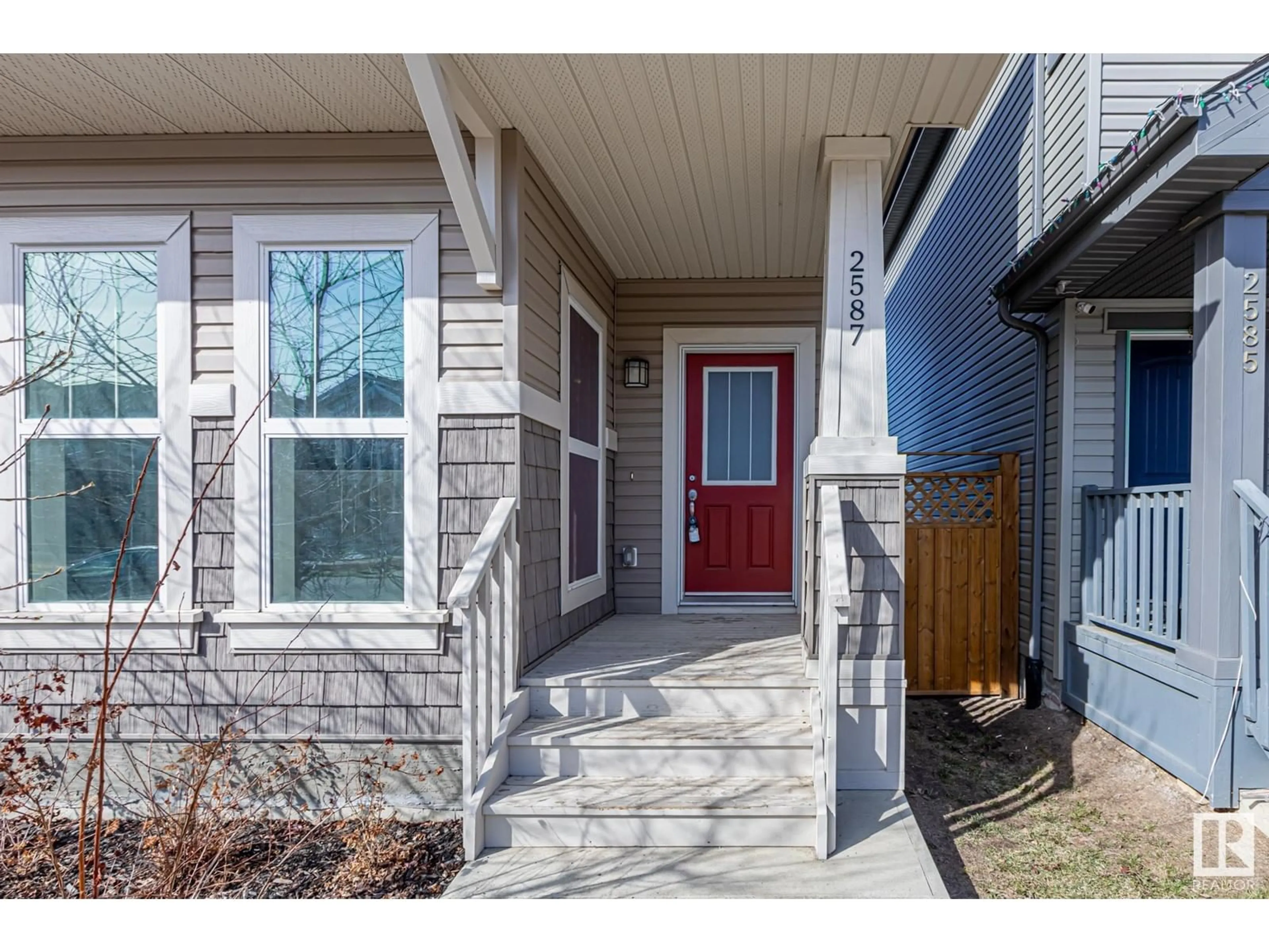 Indoor entryway for 2587 COUGHLAN RD, Edmonton Alberta T6W3S1