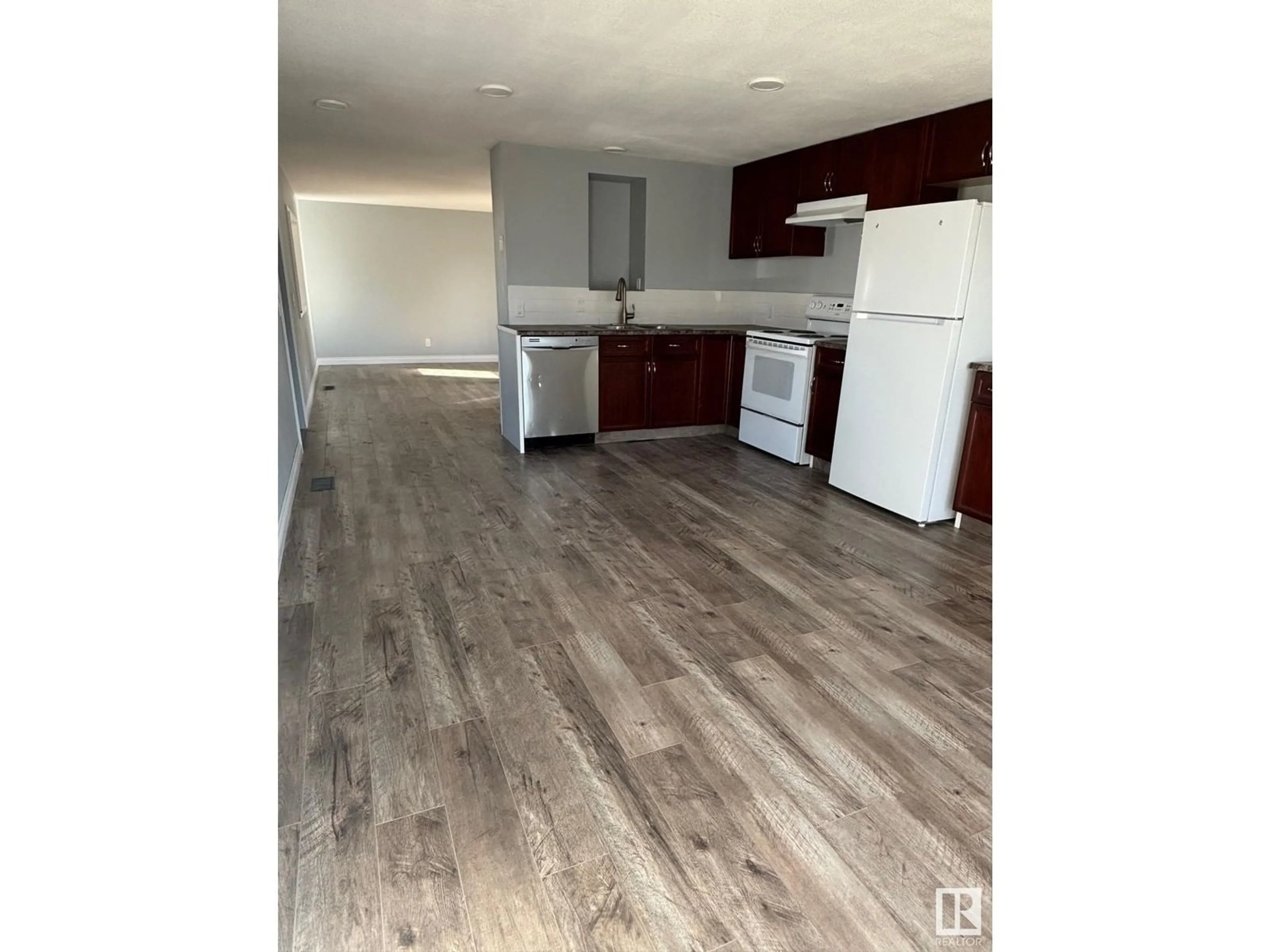 A pic of a room for 4 OAK RIDGE DRIVE, Edmonton Alberta T6P1G8