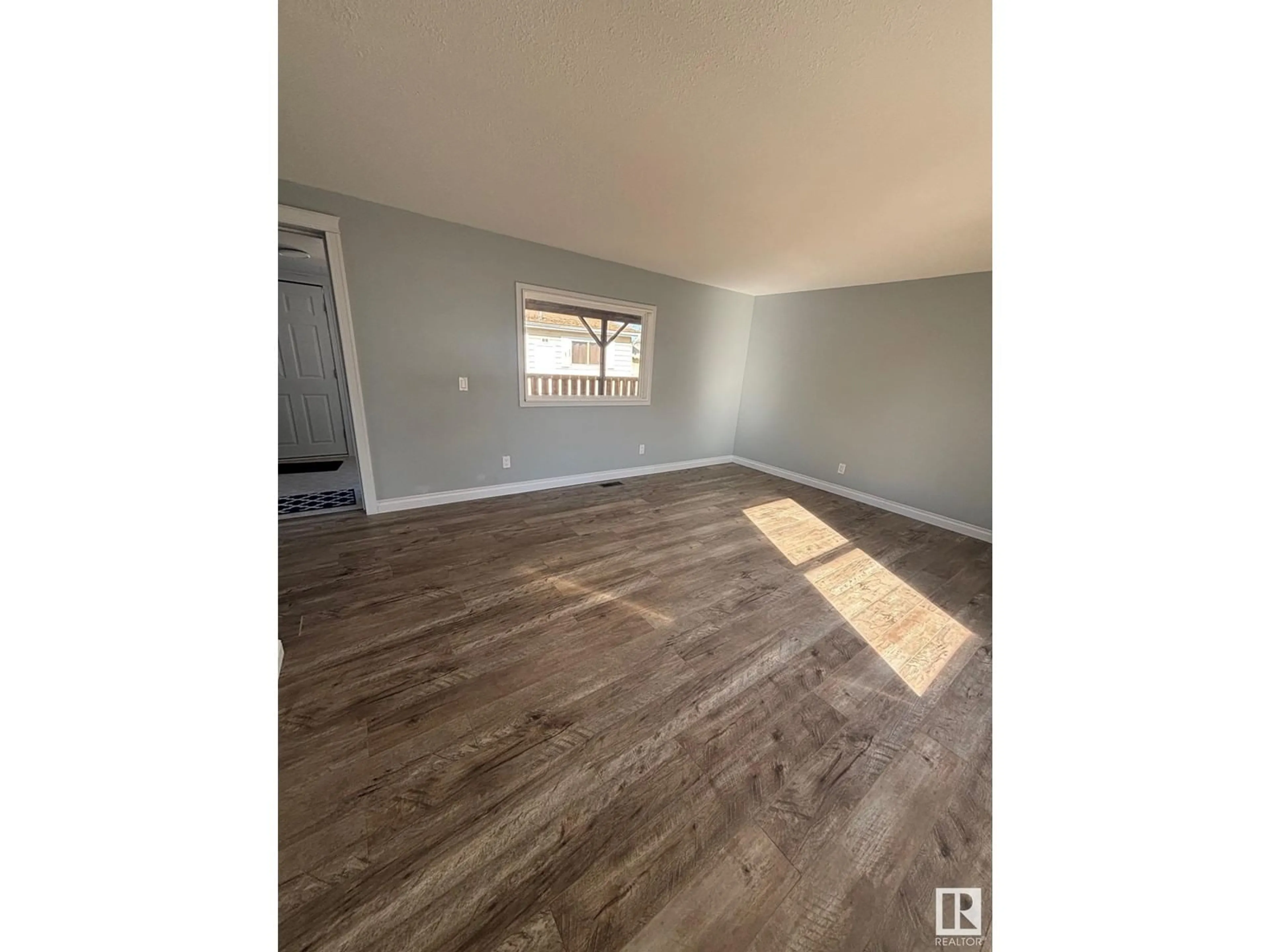 A pic of a room for 4 OAK RIDGE DRIVE, Edmonton Alberta T6P1G8