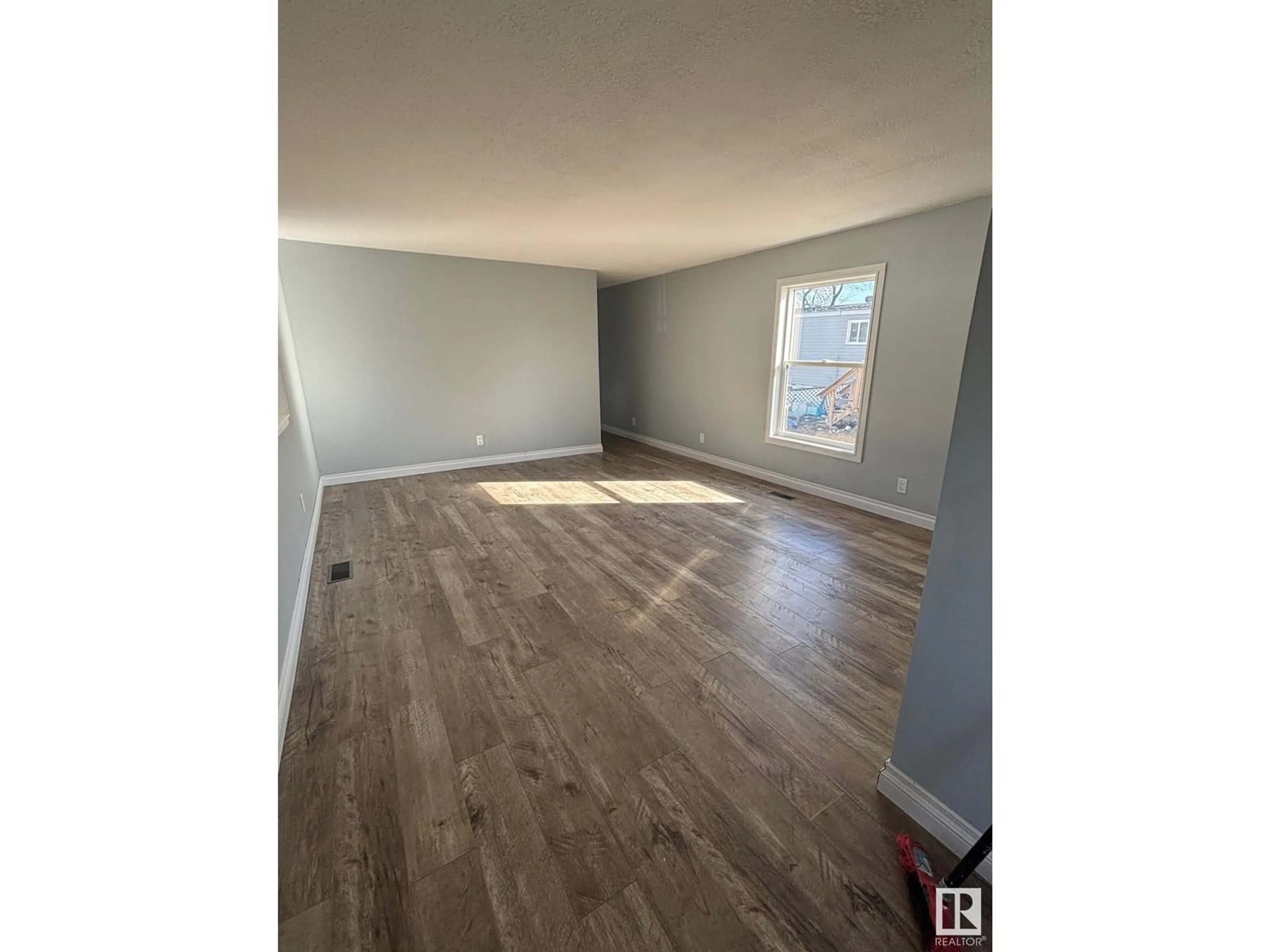 A pic of a room for 4 OAK RIDGE DRIVE, Edmonton Alberta T6P1G8