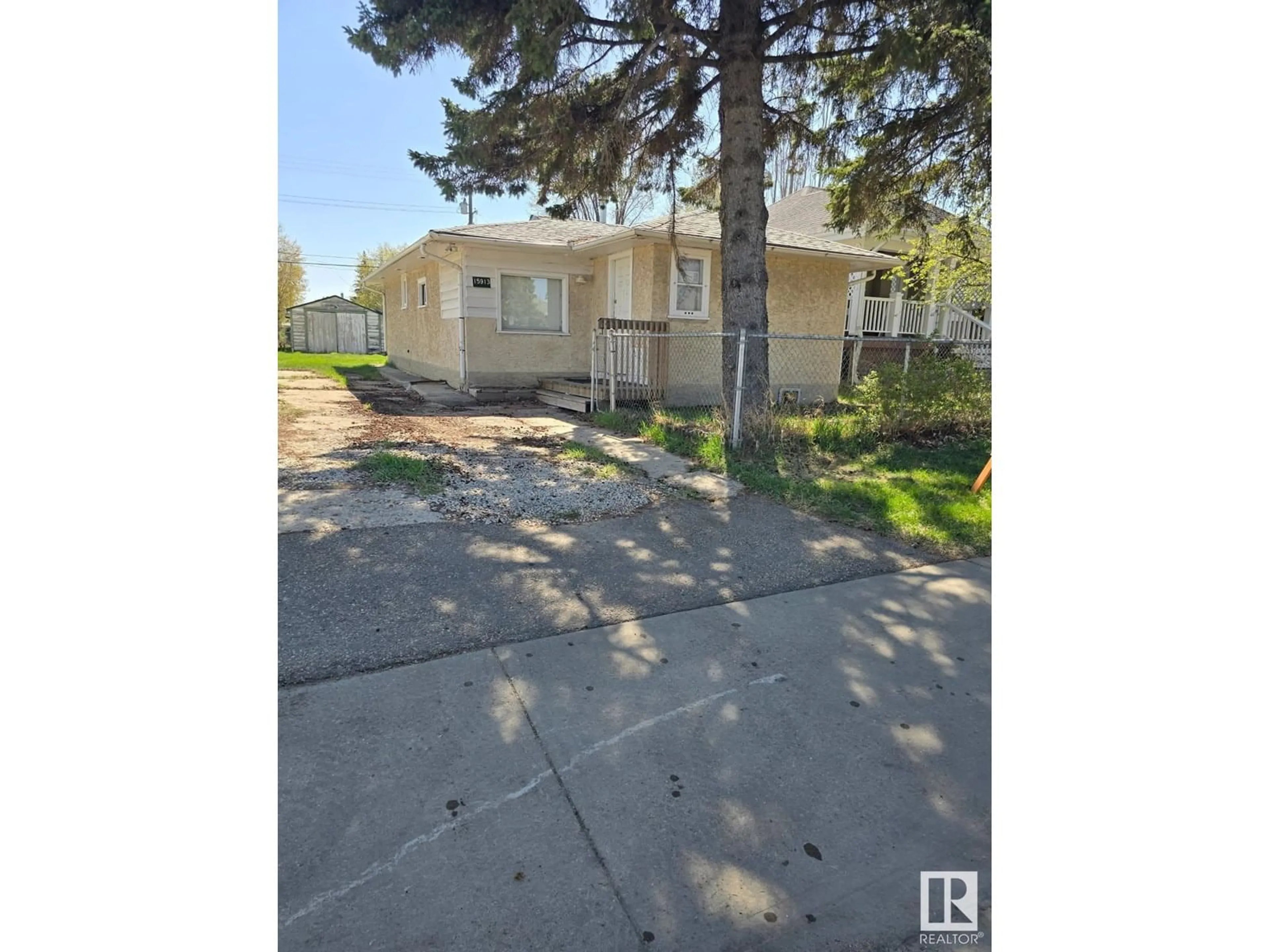 A pic from outside/outdoor area/front of a property/back of a property/a pic from drone, street for NW - 15913 100A ST, Edmonton Alberta T5P0L7