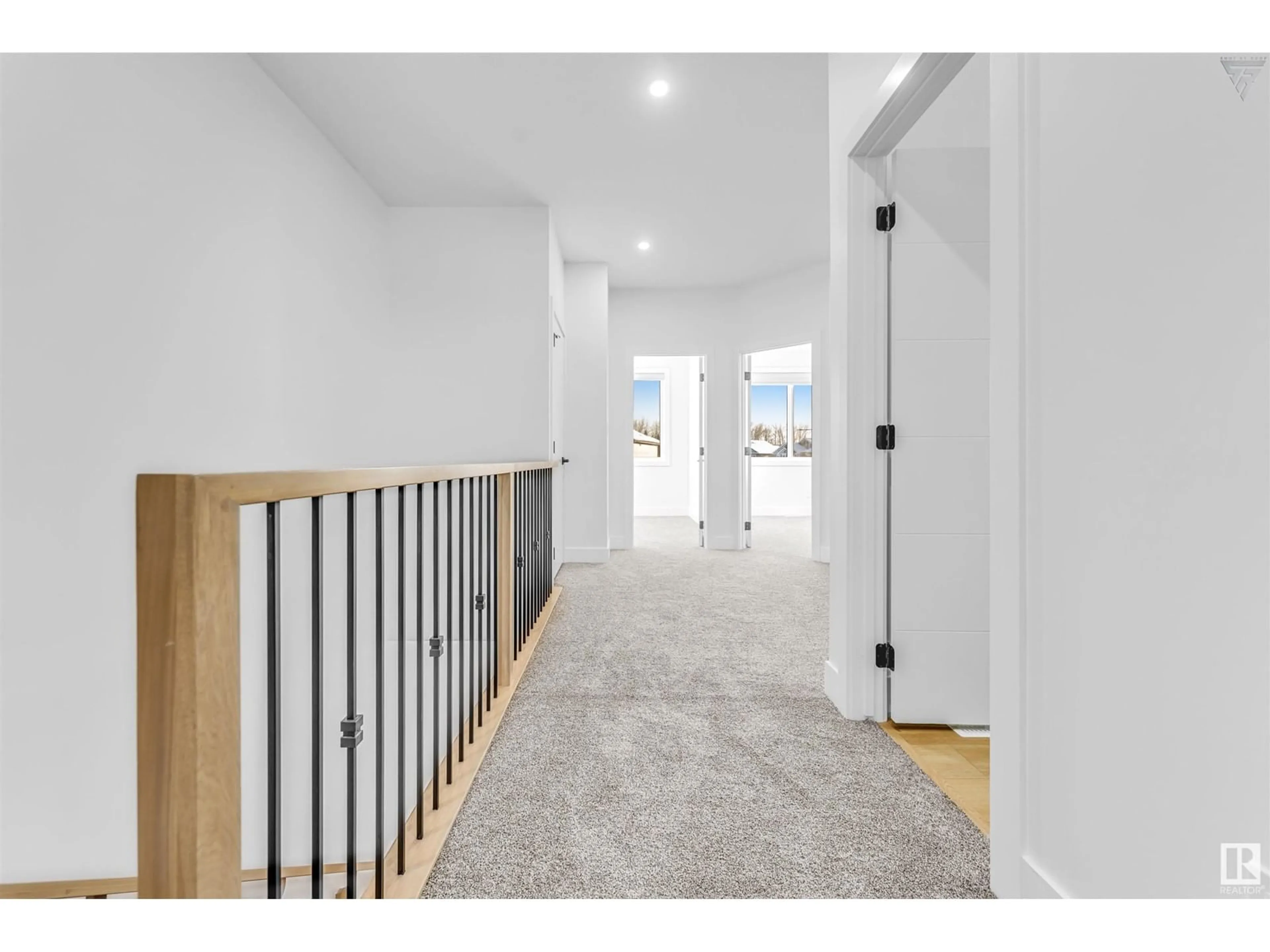 Indoor entryway for 860 NORTHERN HARRIER NW, Edmonton Alberta T5S2B9