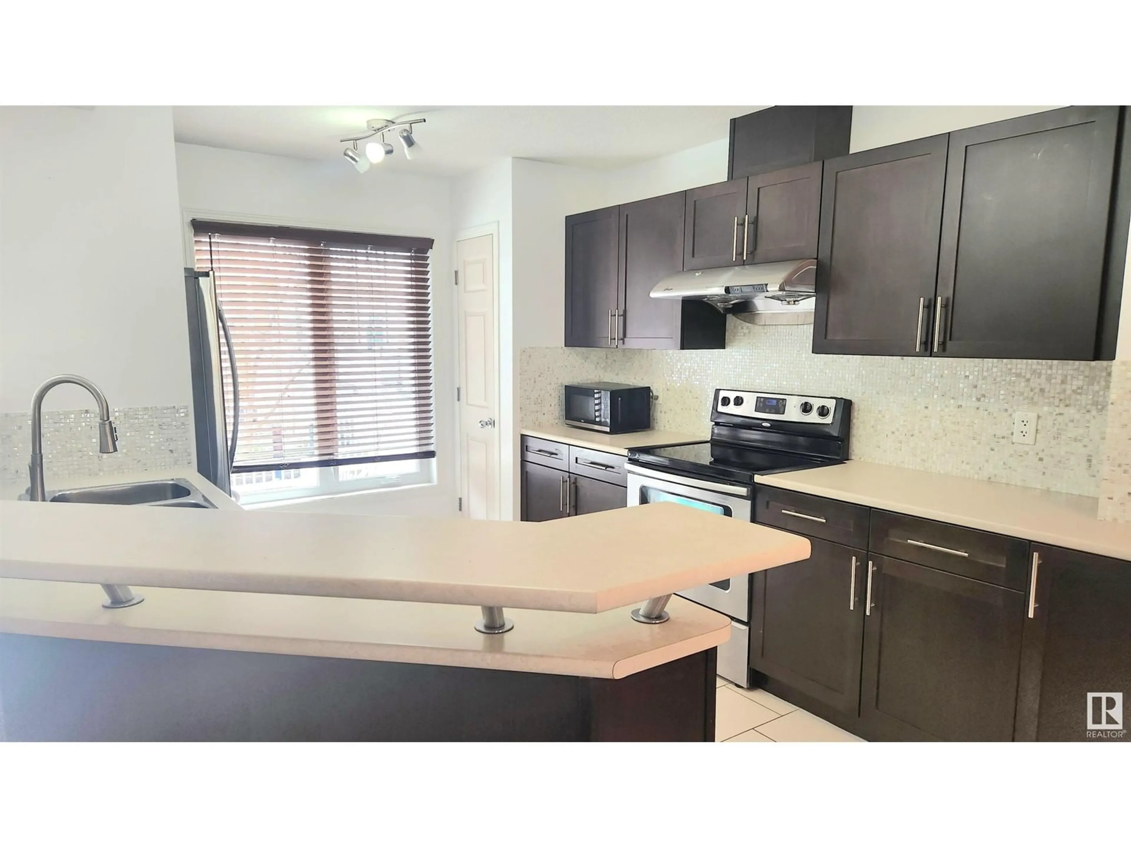 Open concept kitchen, unknown for 48 1623 TOWNE CENTRE BV, Edmonton Alberta T6R0S3