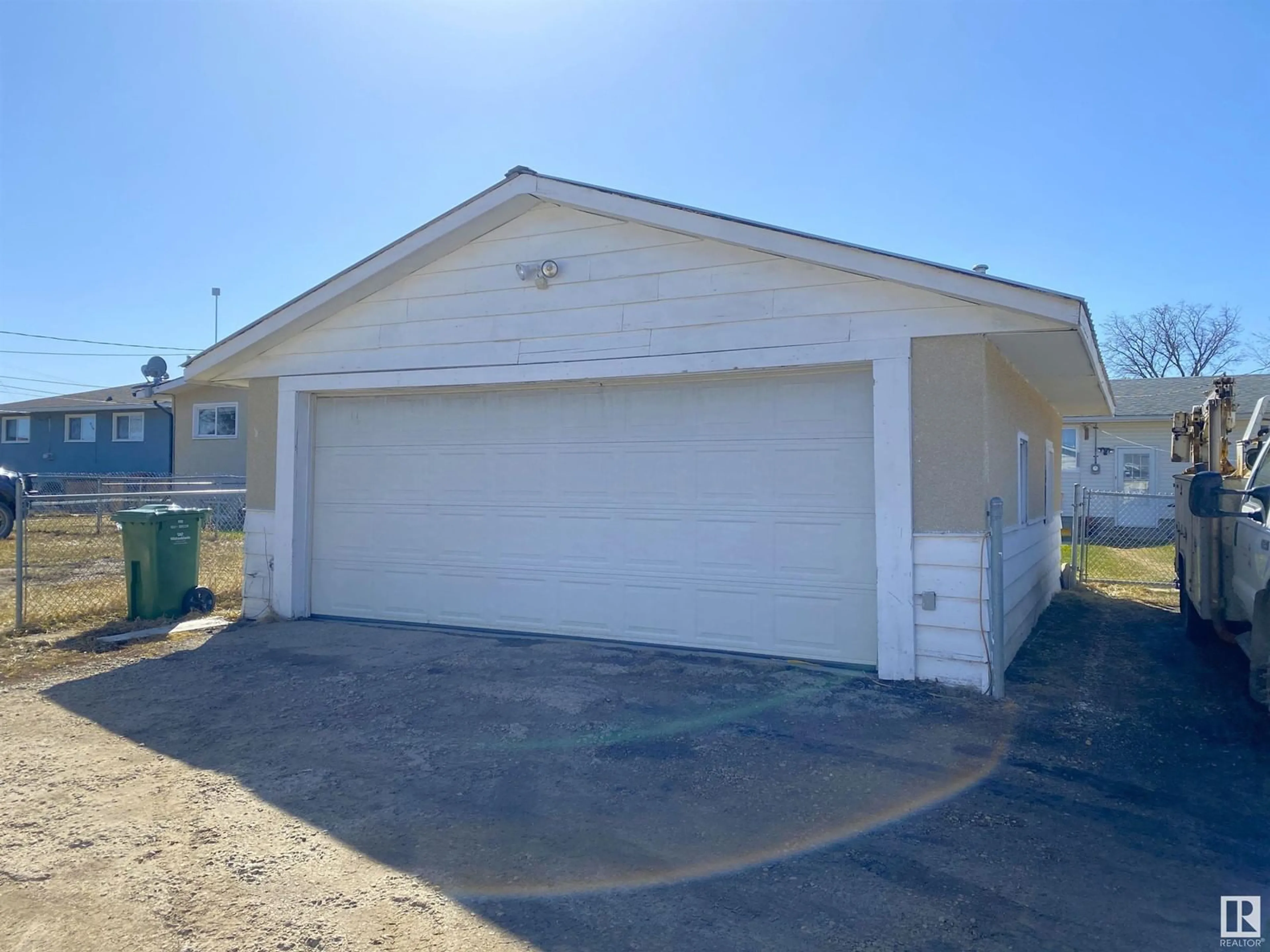 Indoor garage for 5010 40 AV, Wetaskiwin Alberta T9A0A3