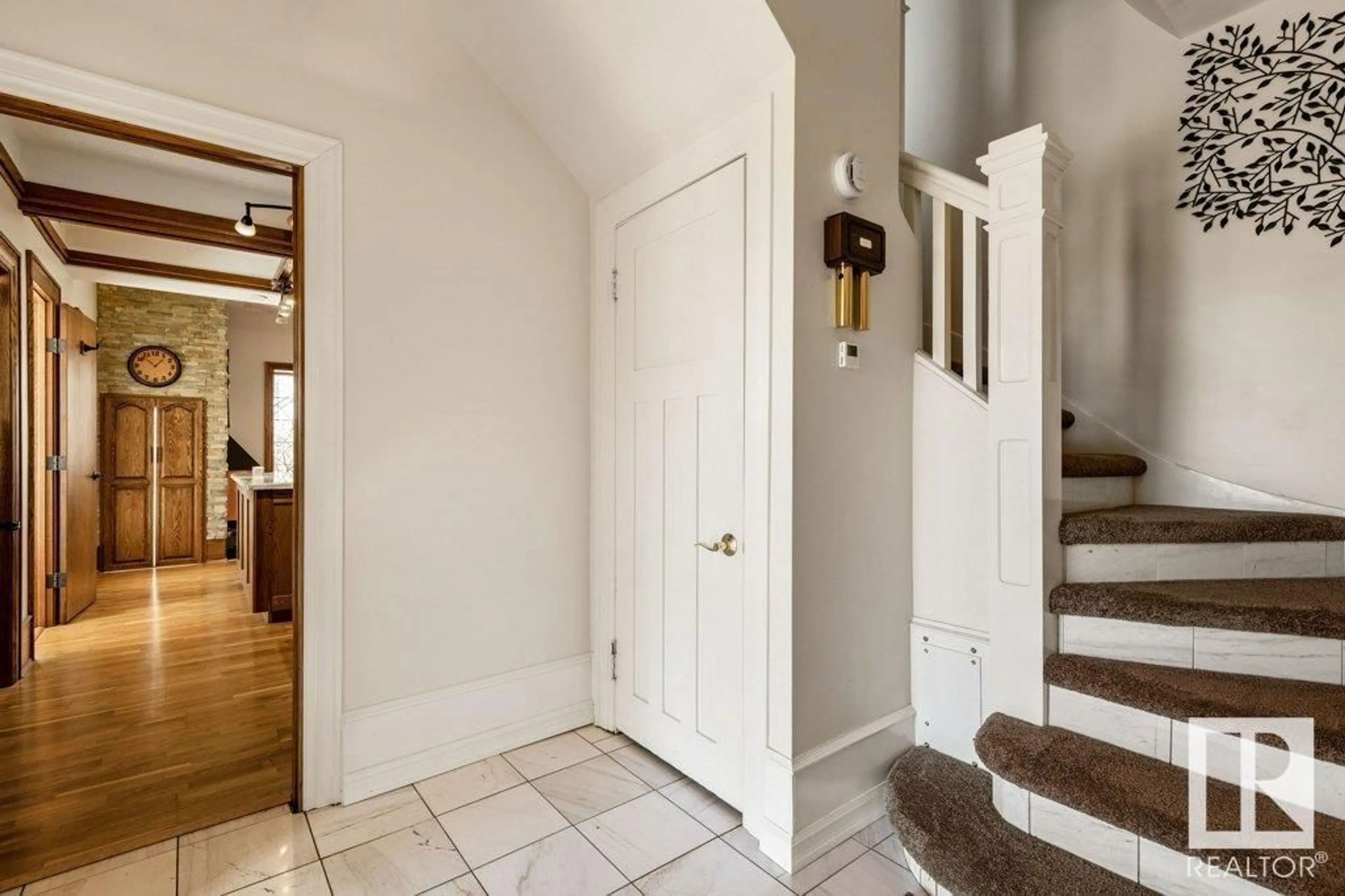 Indoor entryway for 6201 HWY 831, Rural Lamont County Alberta T0B2R0