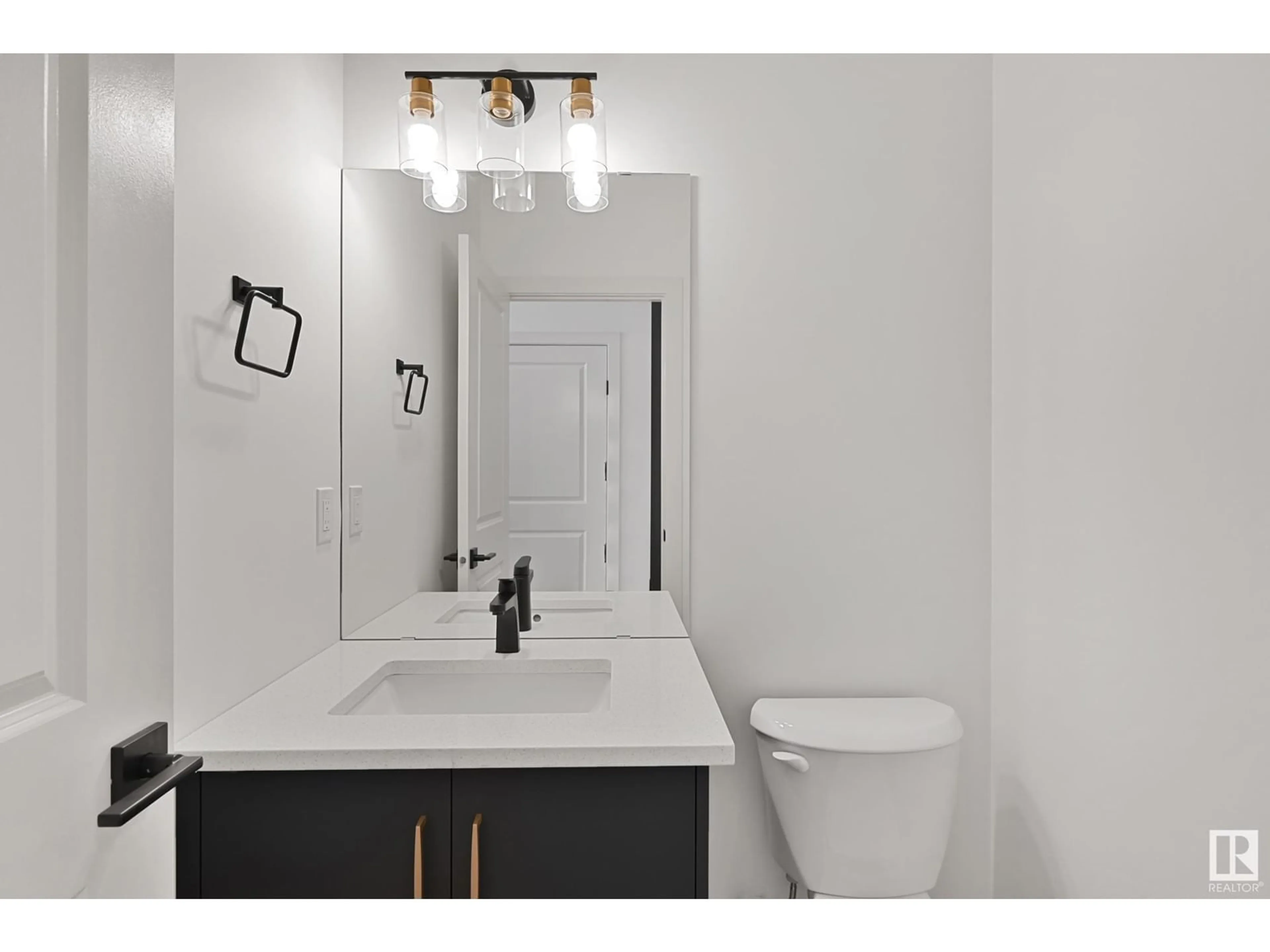 Standard bathroom, ceramic/tile floor for NW - 9249 223A ST, Edmonton Alberta T5T7L9