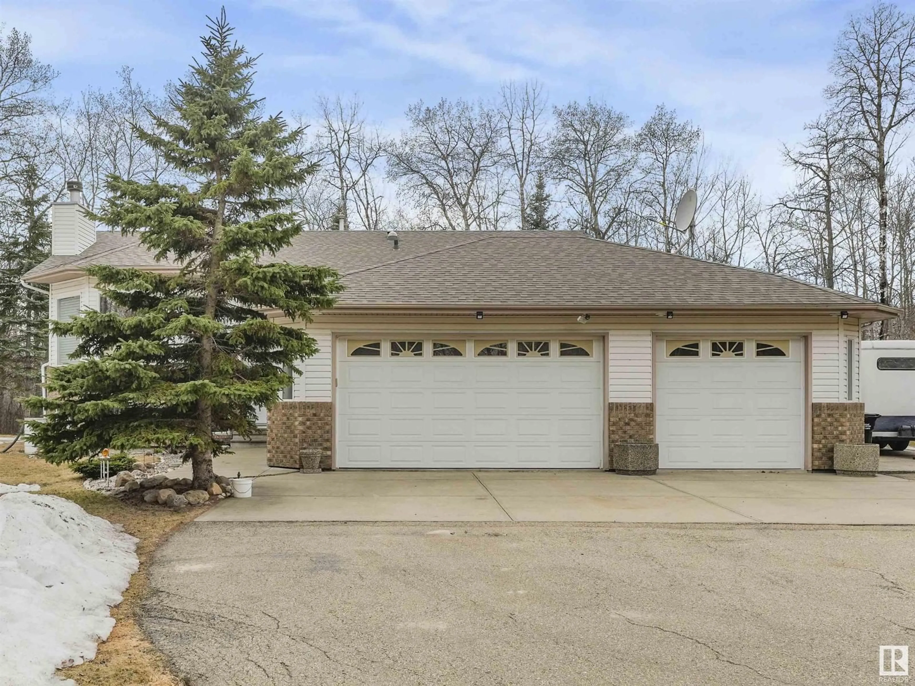 Indoor garage for 52420 RGE ROAD 213, Rural Strathcona County Alberta T8G2E7