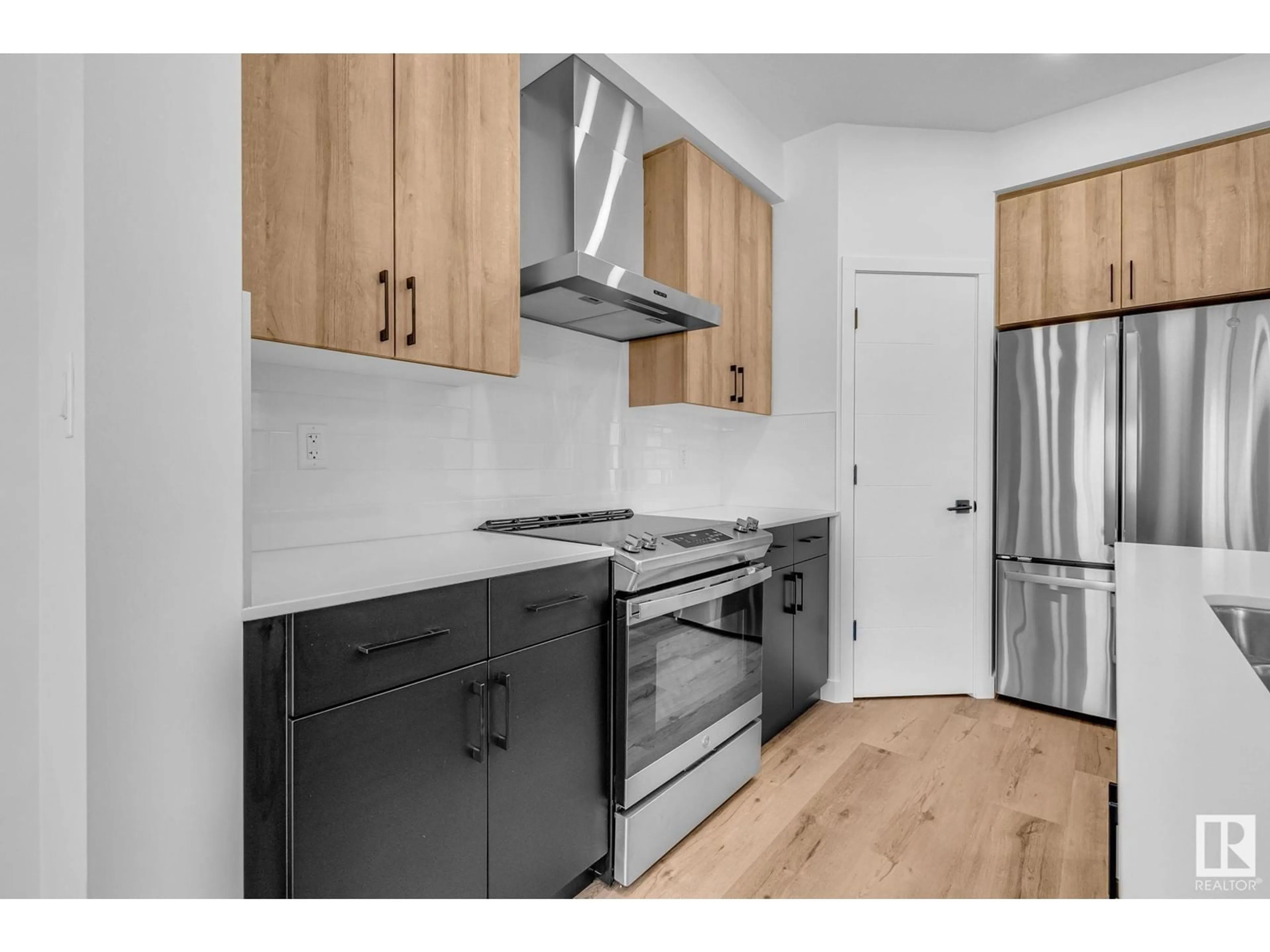 Standard kitchen, wood/laminate floor for 98 ROYAL ST, St. Albert Alberta T8N7X4