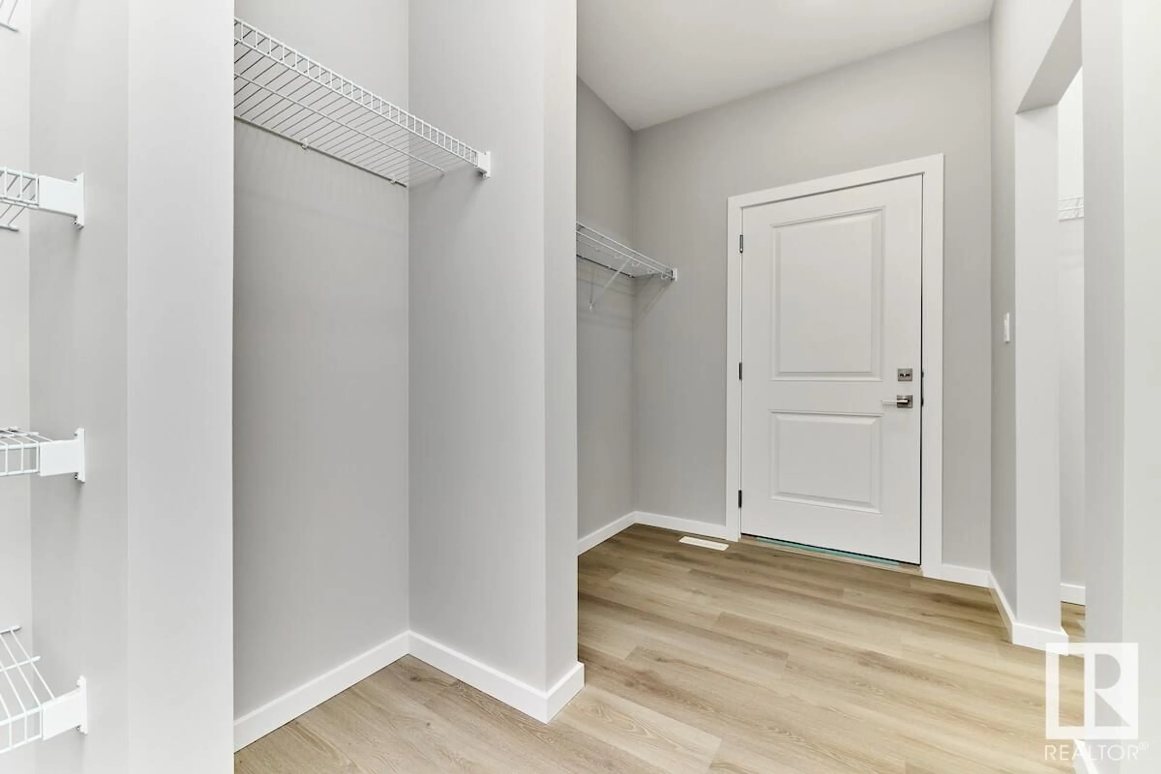 Indoor entryway for 40 GAMBEL LO, Spruce Grove Alberta T7X0C9