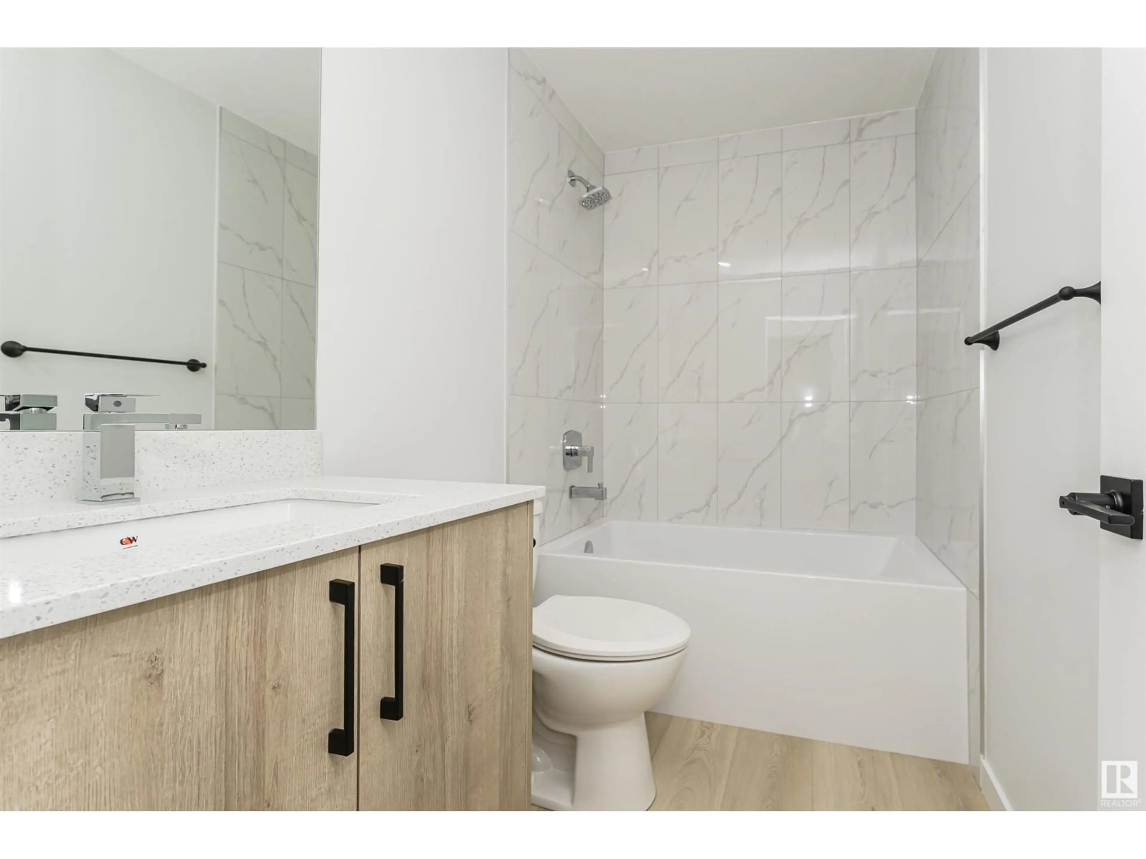 Standard bathroom, ceramic/tile floor for 6397 KING WD, Edmonton Alberta T6W5J3