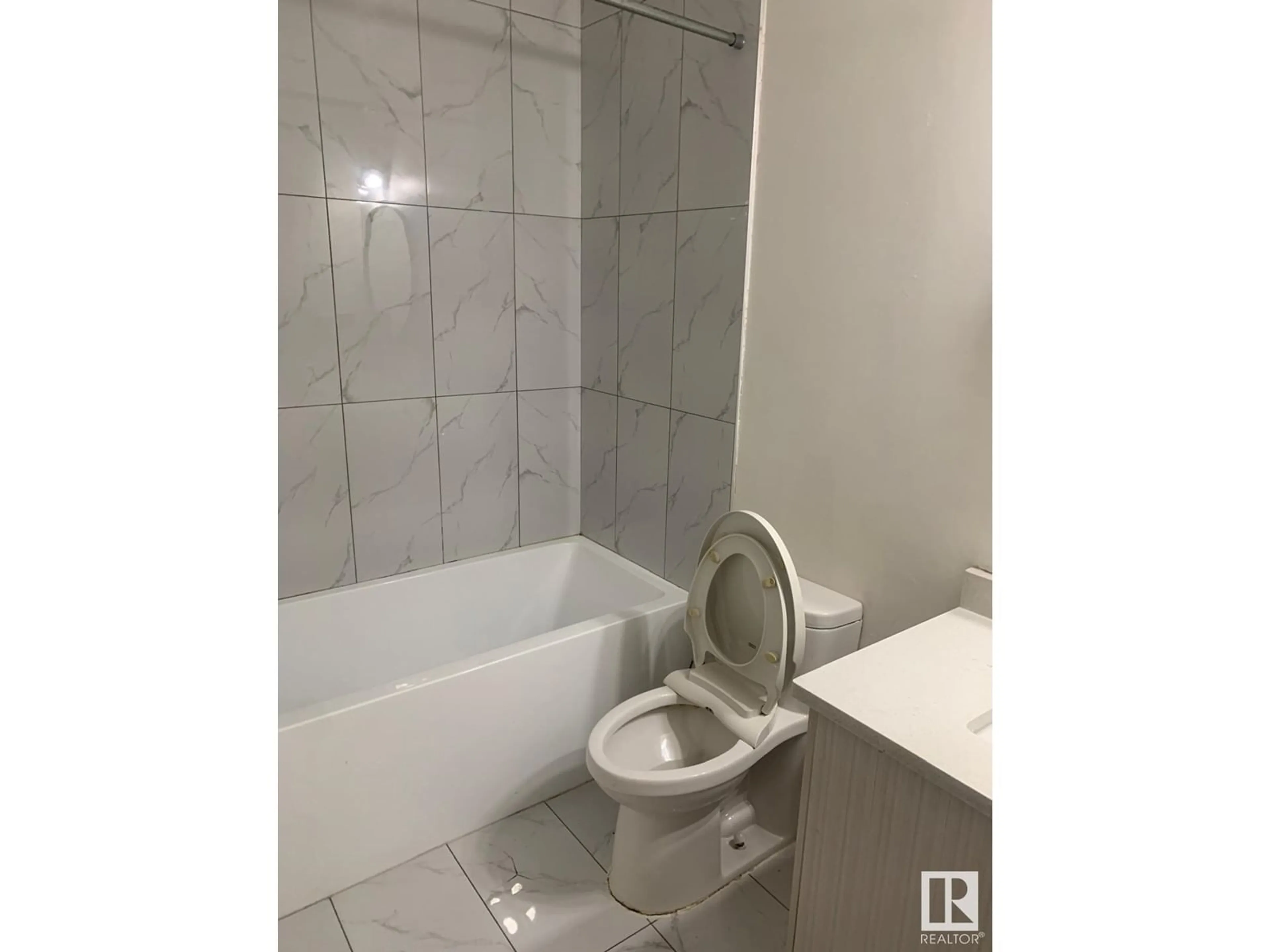 Standard bathroom, unknown for NW - 1750 LAKEWOOD S, Edmonton Alberta T6K2V9