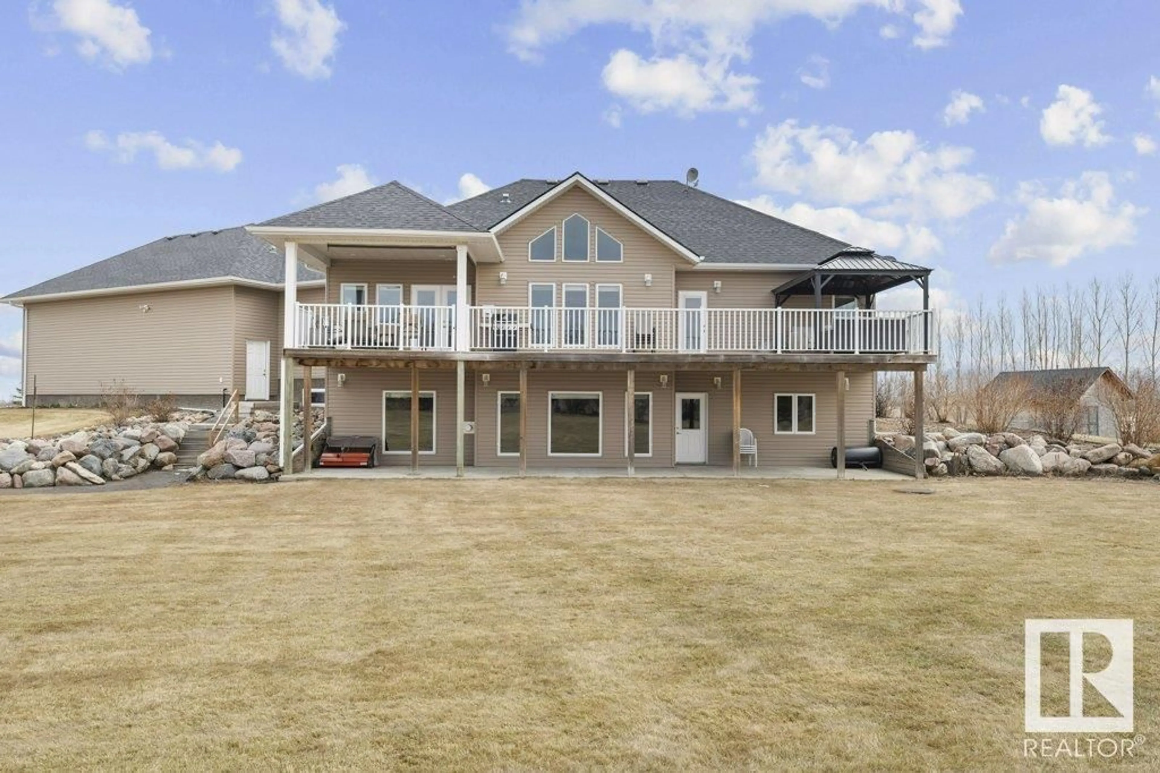 Home with vinyl exterior material, water/lake/river/ocean view for 58032 RR 210, Rural Thorhild County Alberta T0A2W0