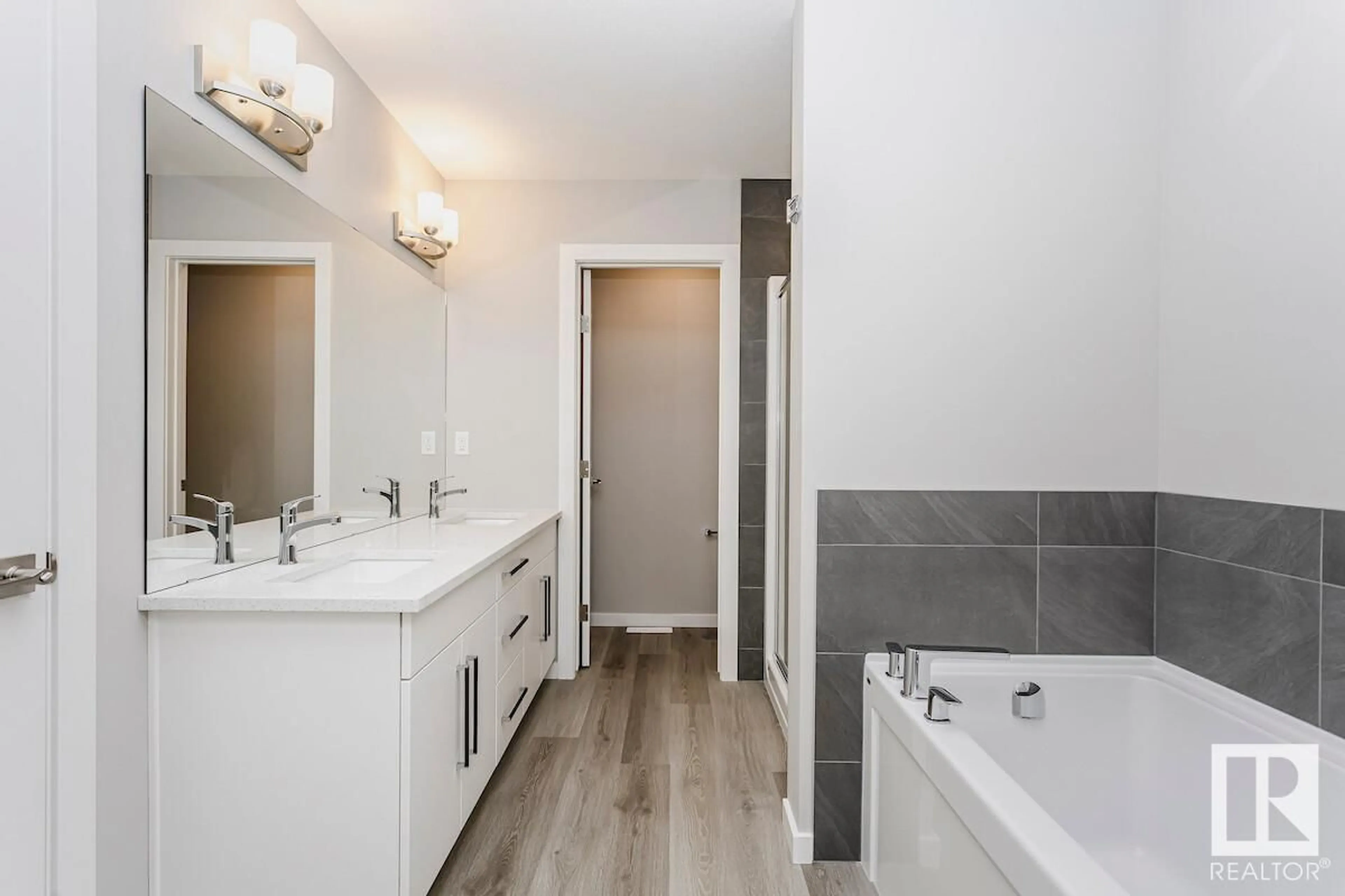 Contemporary bathroom, ceramic/tile floor for 35 GAMBEL LO, Spruce Grove Alberta T7X0C9