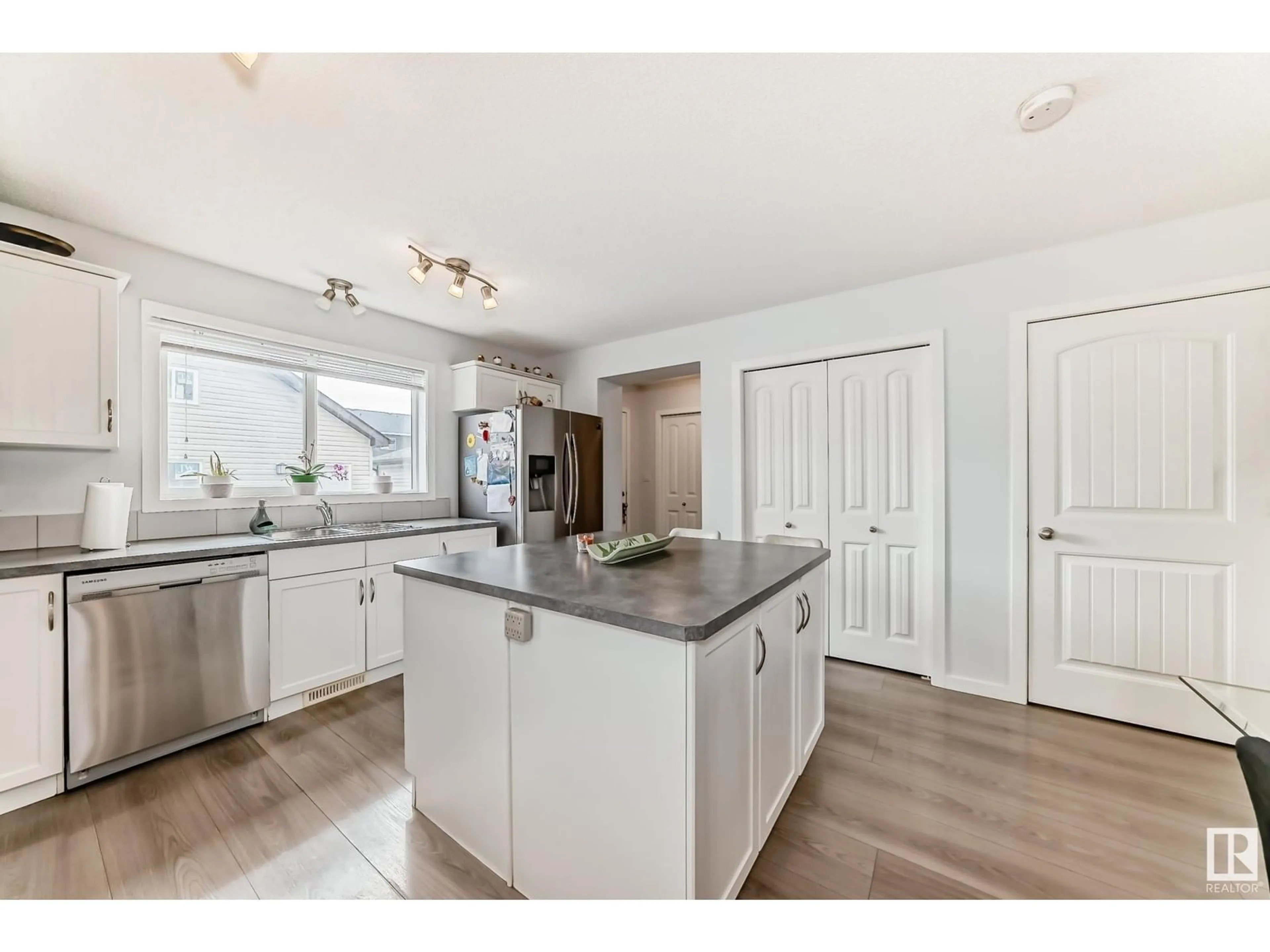 Open concept kitchen, unknown for 3120 ARTHURS CR, Edmonton Alberta T6W2H7