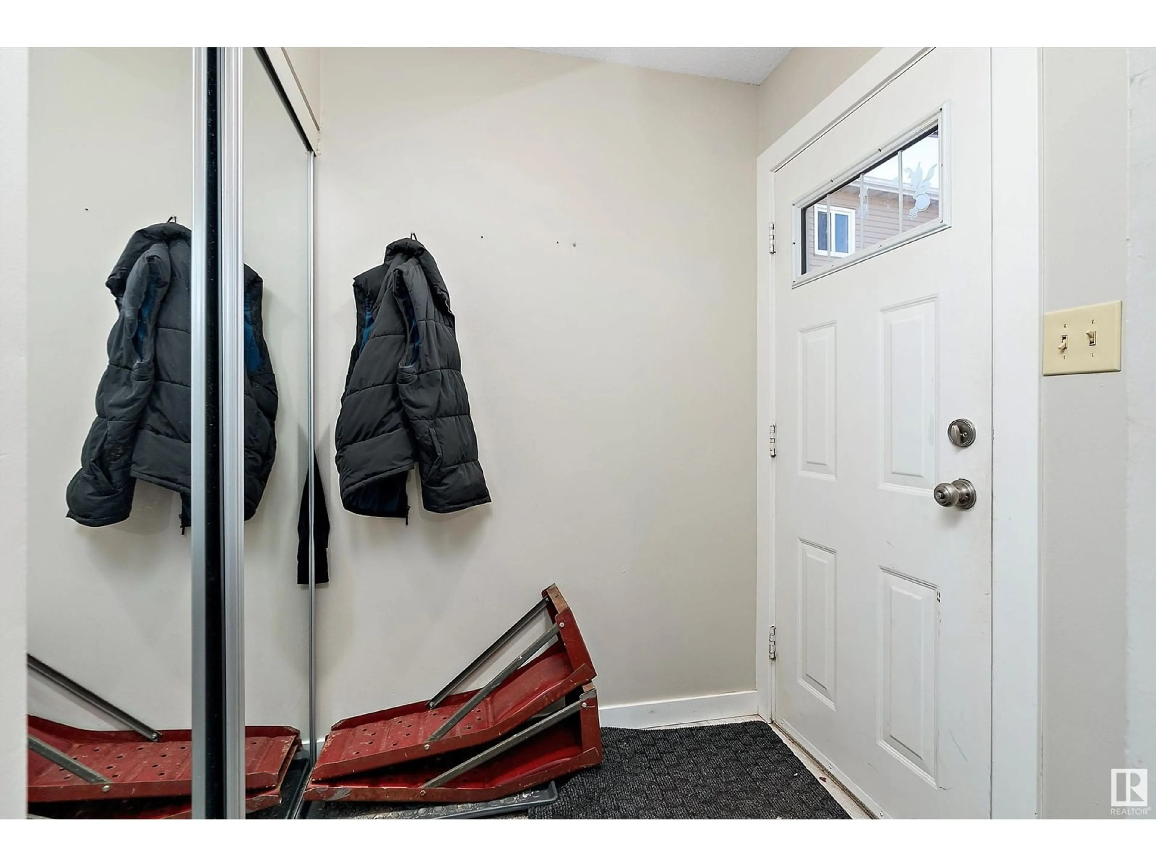 Indoor entryway for 16431A 115 STREET, Edmonton Alberta T5X5E8