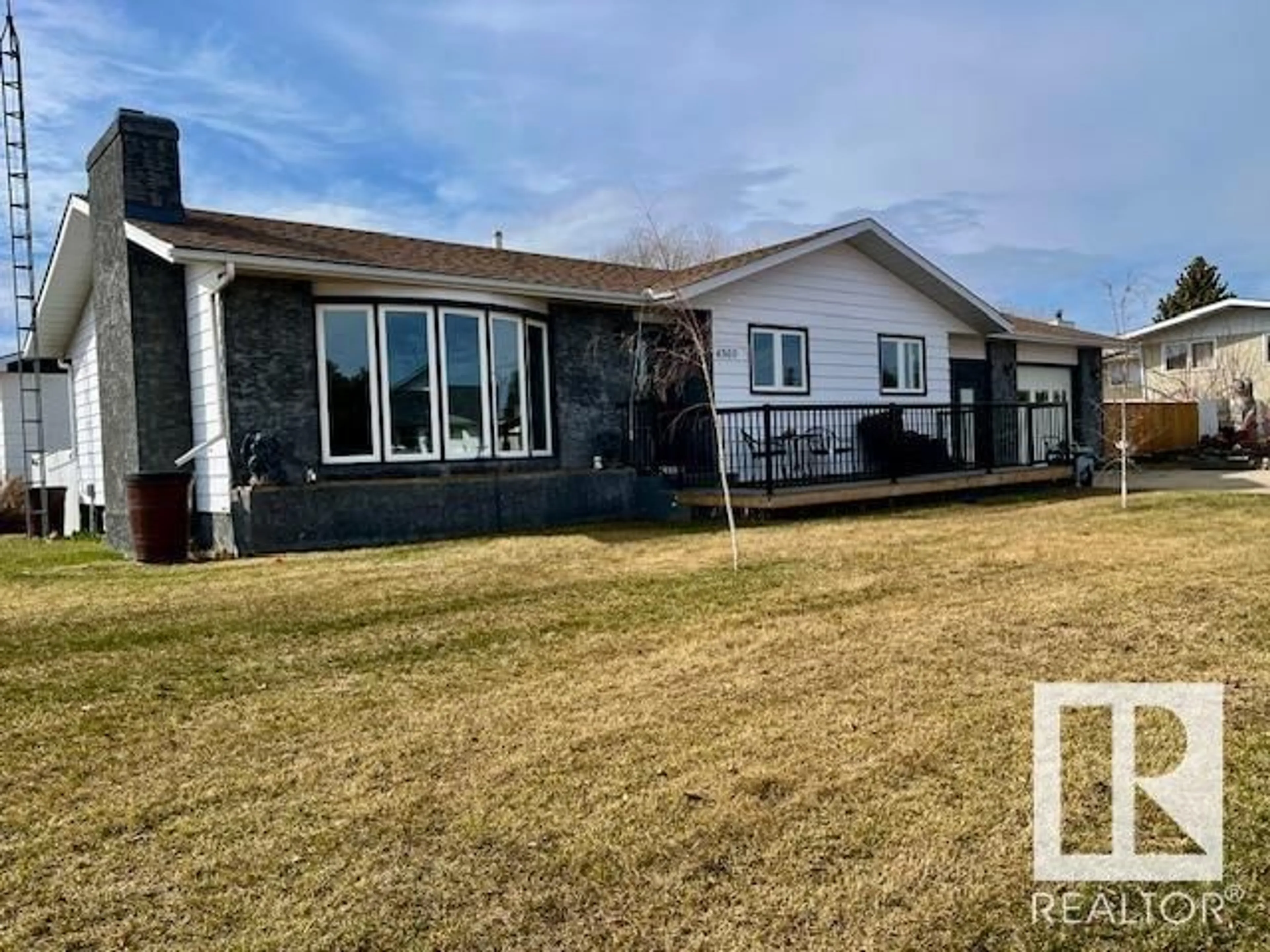 A pic from outside/outdoor area/front of a property/back of a property/a pic from drone, building for 4505 55 AV, Smoky Lake Town Alberta T0Z3C0