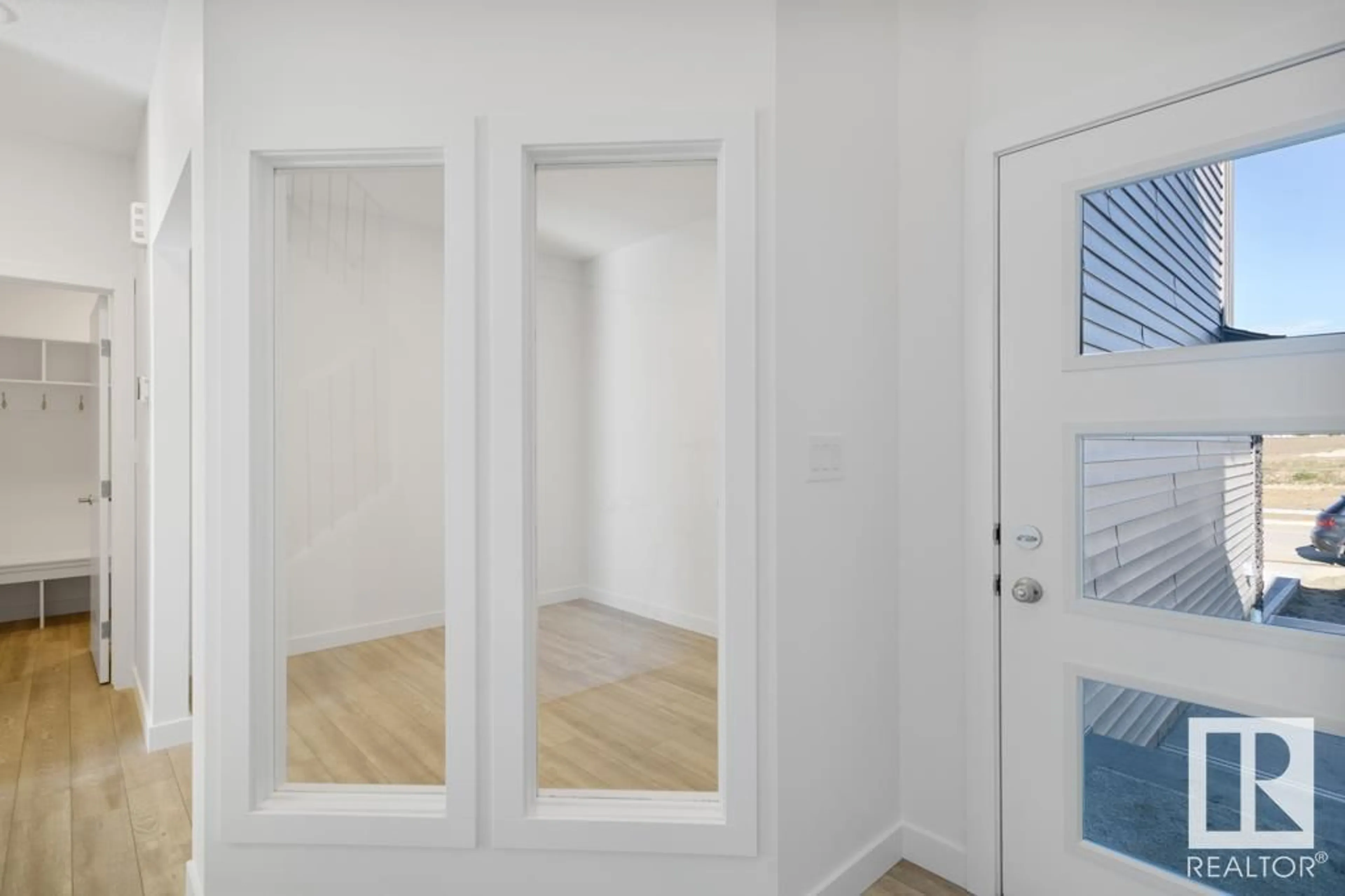 Indoor entryway for NW - 19007 20 AV, Edmonton Alberta T6M2N6