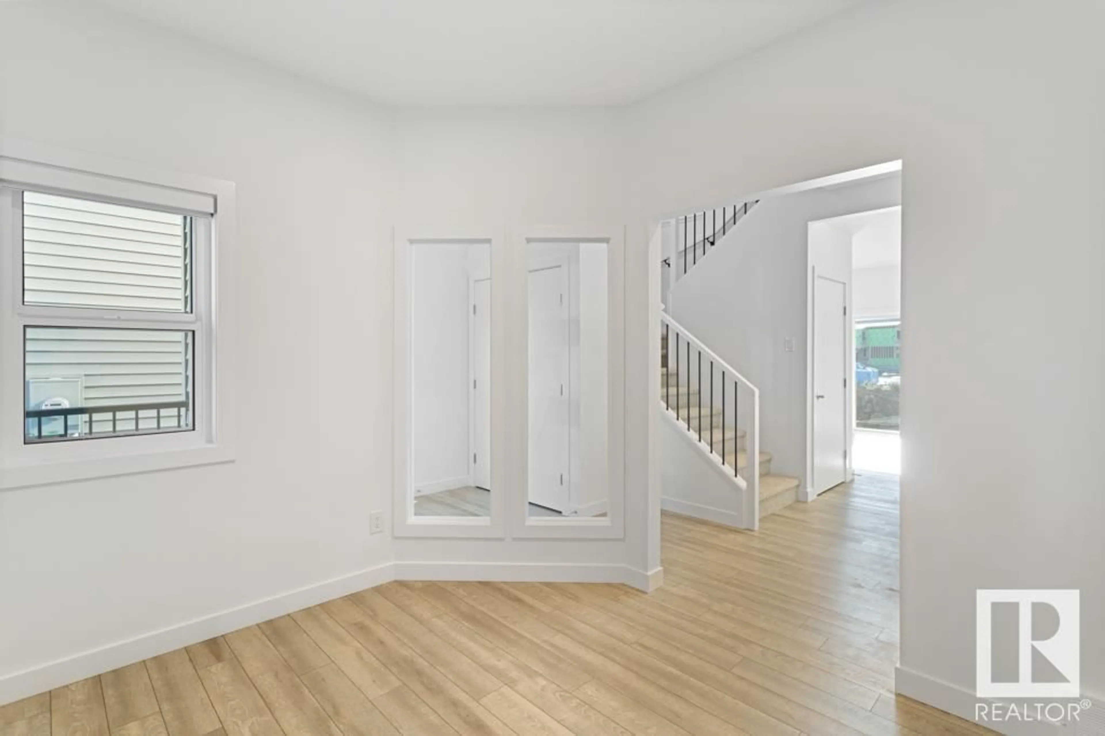 Indoor entryway for NW - 19007 20 AV, Edmonton Alberta T6M2N6