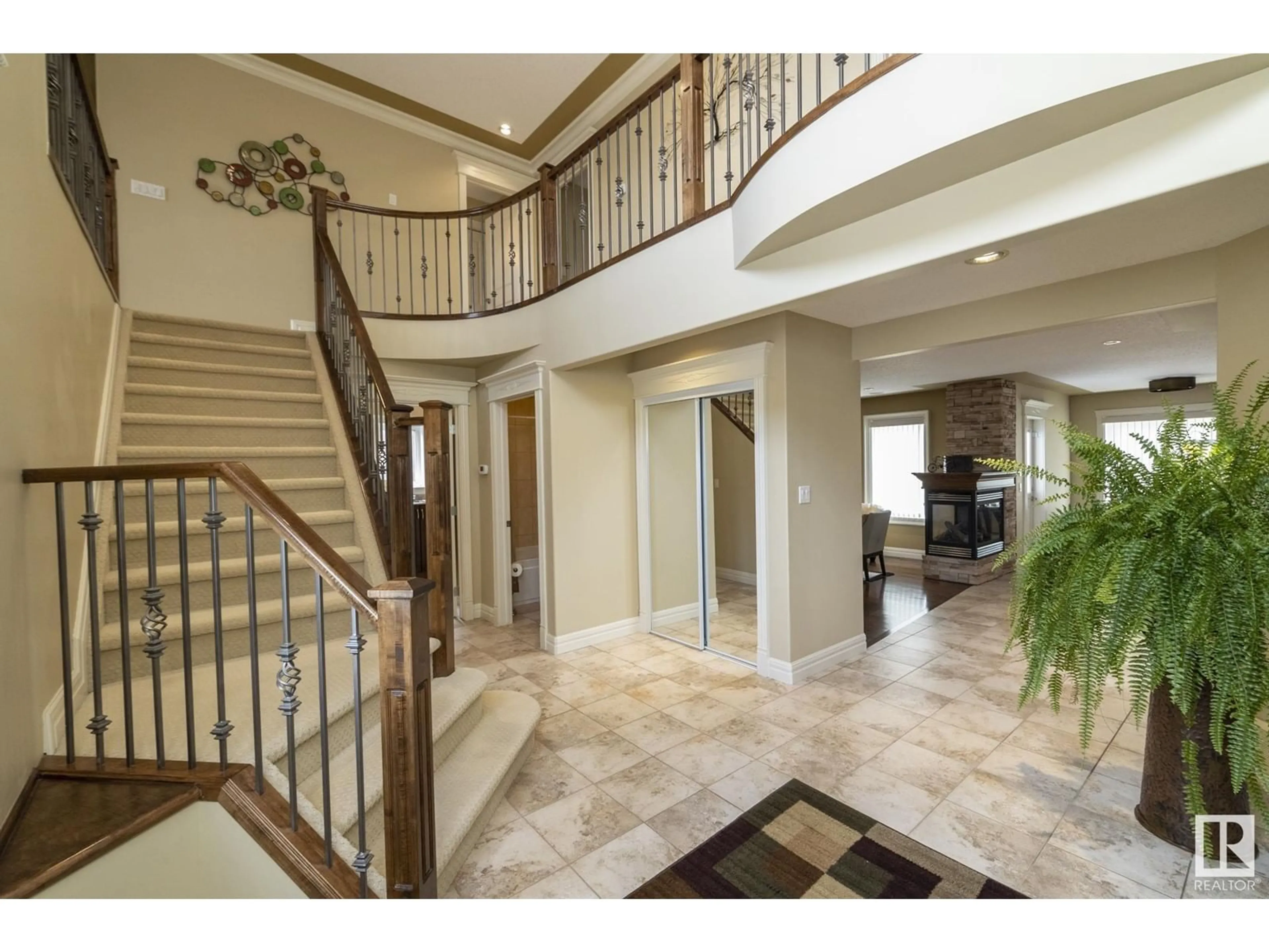 Indoor foyer for 17 KINGSMOOR CL, St. Albert Alberta T8N0X2