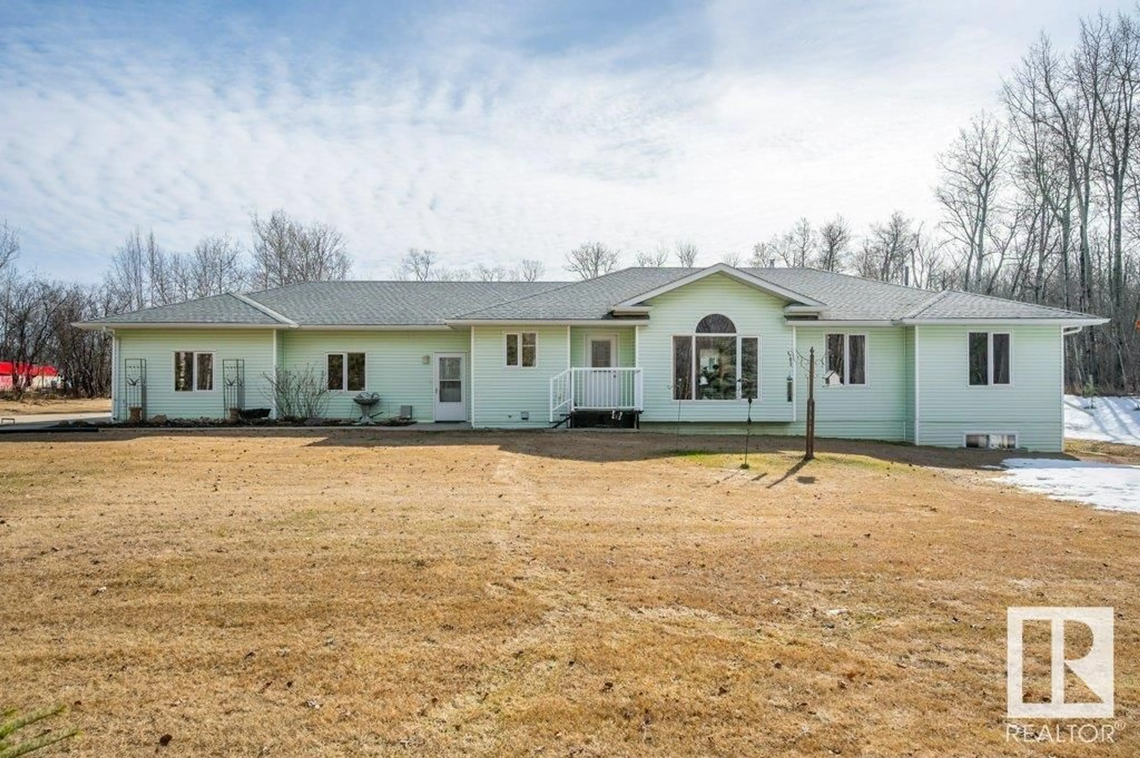 A pic from outside/outdoor area/front of a property/back of a property/a pic from drone, building for 62209 RR 201, Rural Thorhild County Alberta T0A2P0