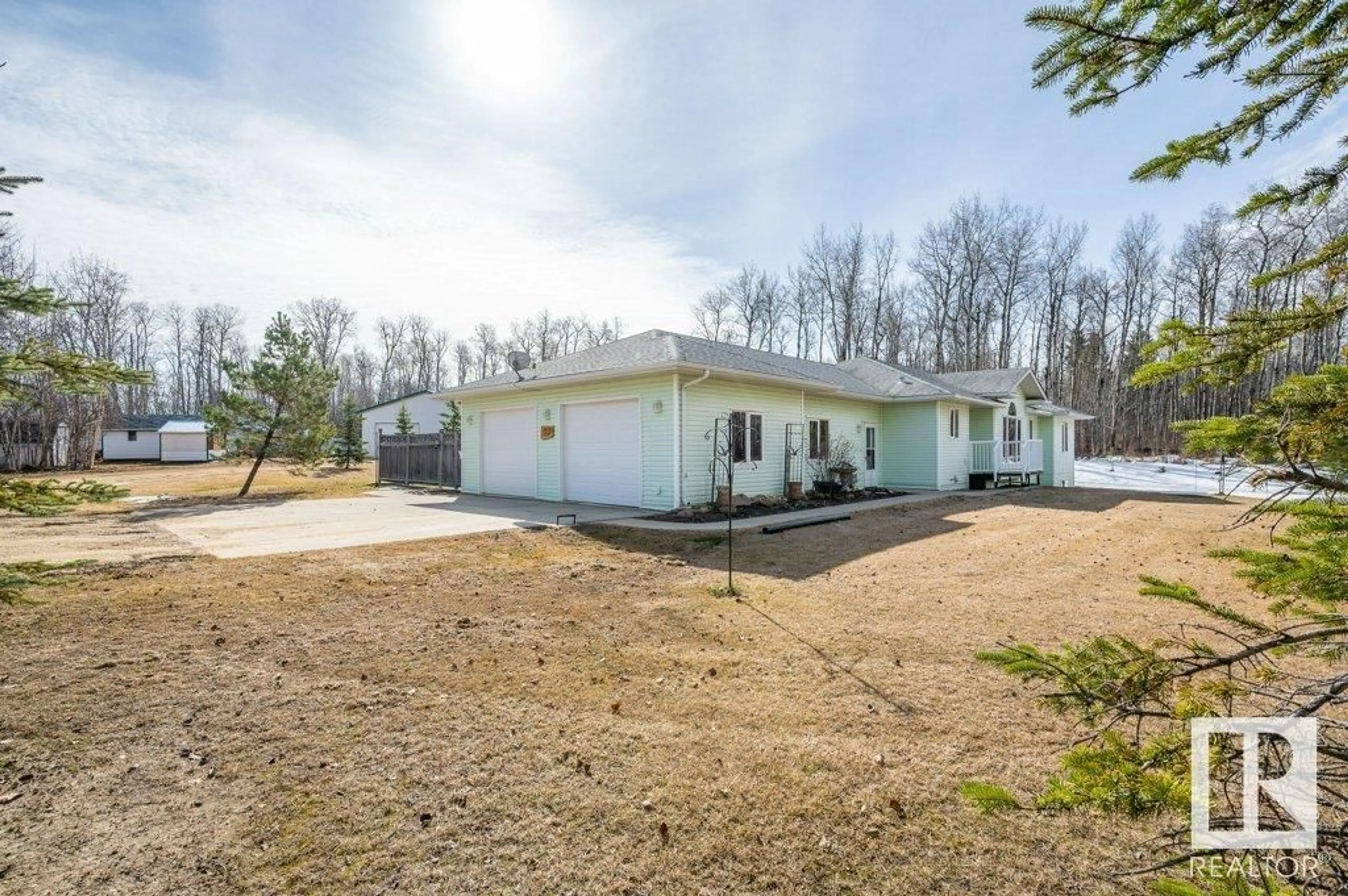 A pic from outside/outdoor area/front of a property/back of a property/a pic from drone, unknown for 62209 RR 201, Rural Thorhild County Alberta T0A2P0