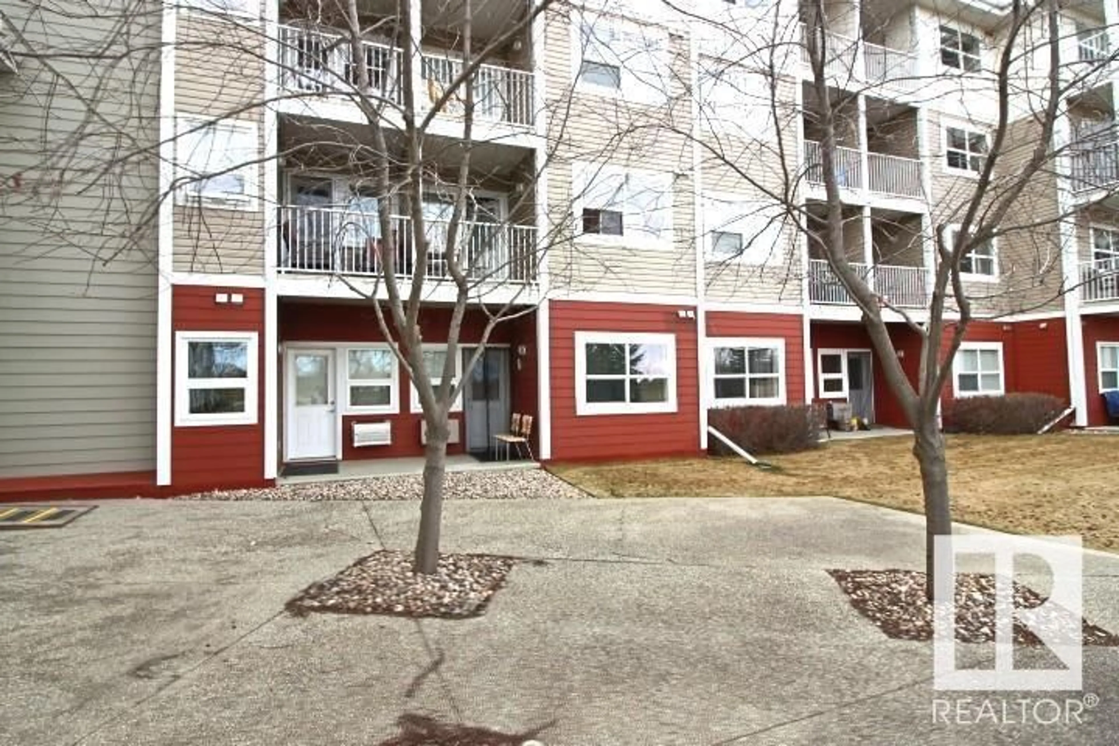 Patio, street for 8802 - 120 SOUTHFORT DR, Fort Saskatchewan Alberta T8L4R6
