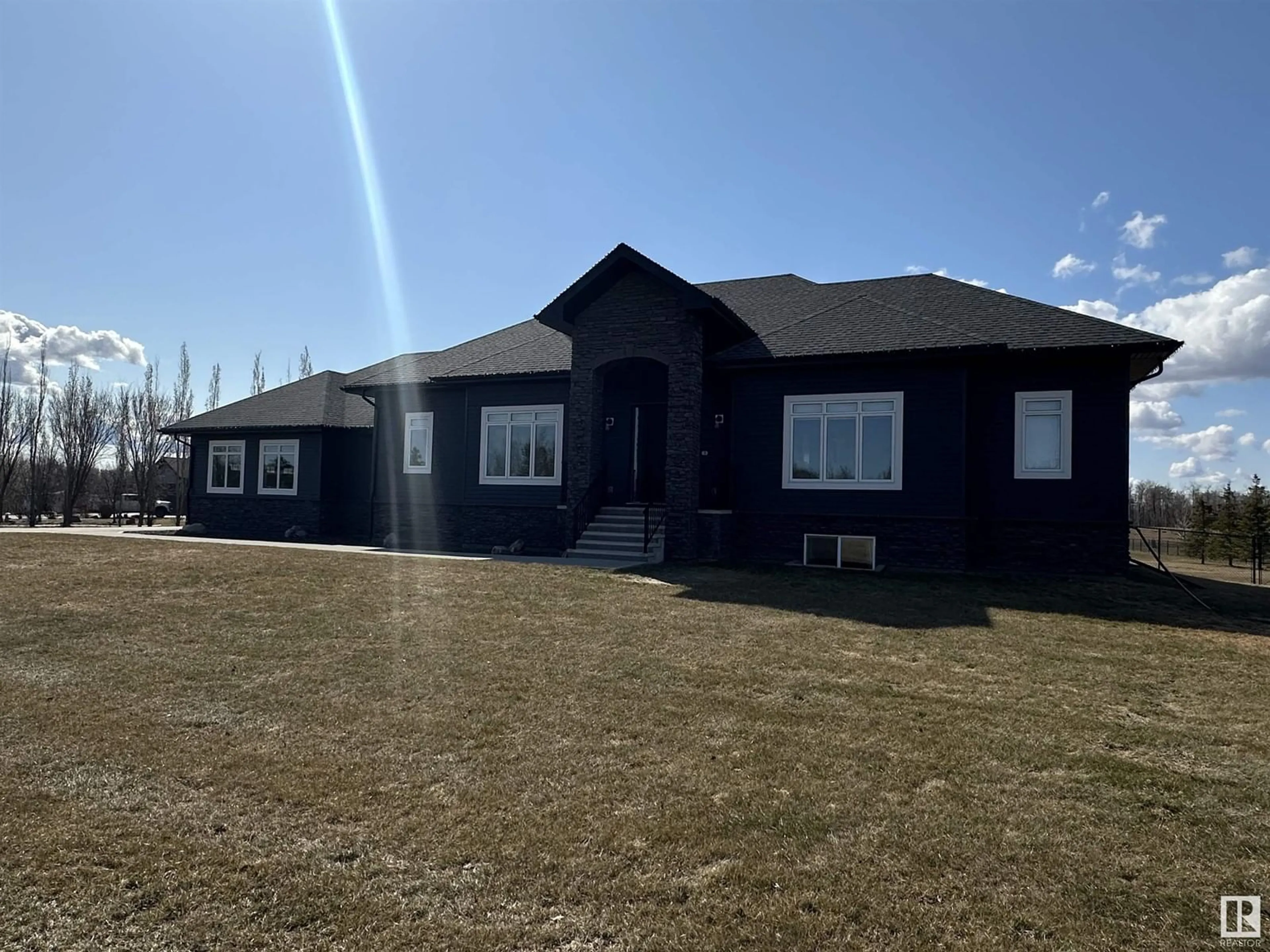 Home with vinyl exterior material, building for 385 52422 RGE ROAD 224, Rural Strathcona County Alberta T8A6N1