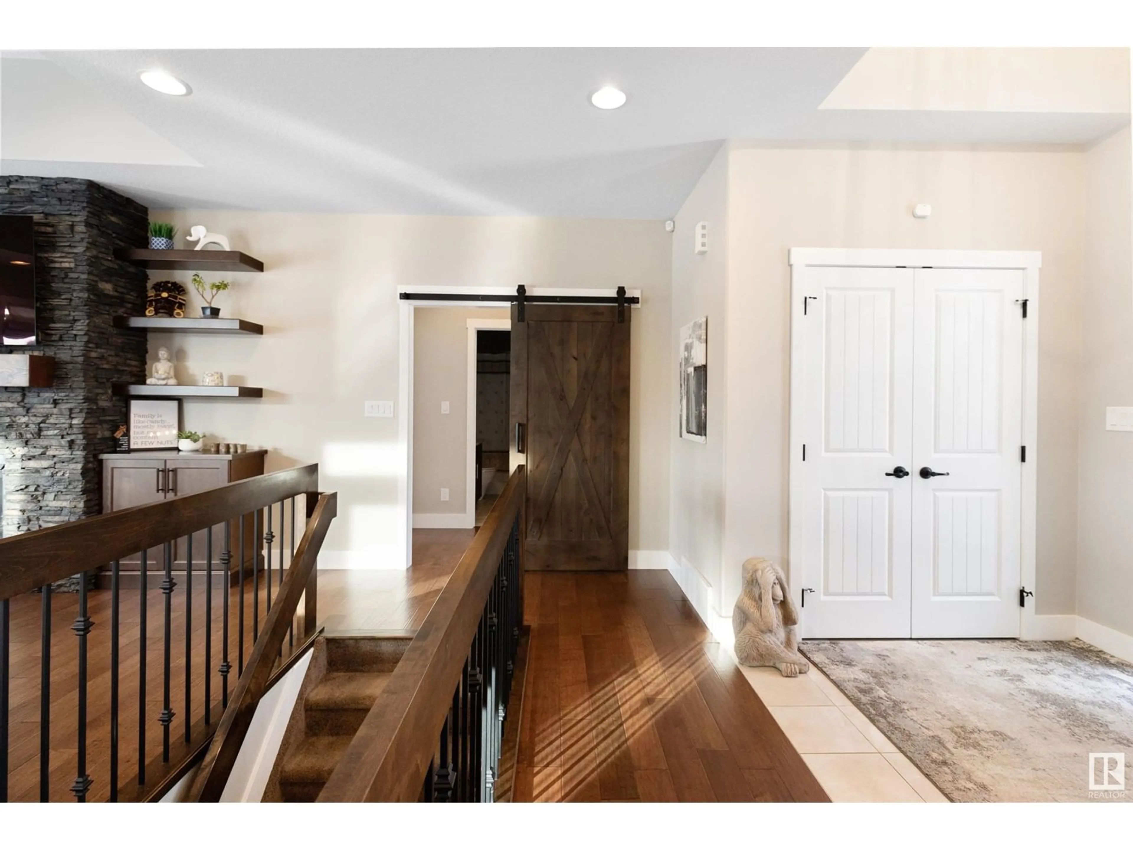 Indoor entryway for 385 52422 RGE ROAD 224, Rural Strathcona County Alberta T8A6N1