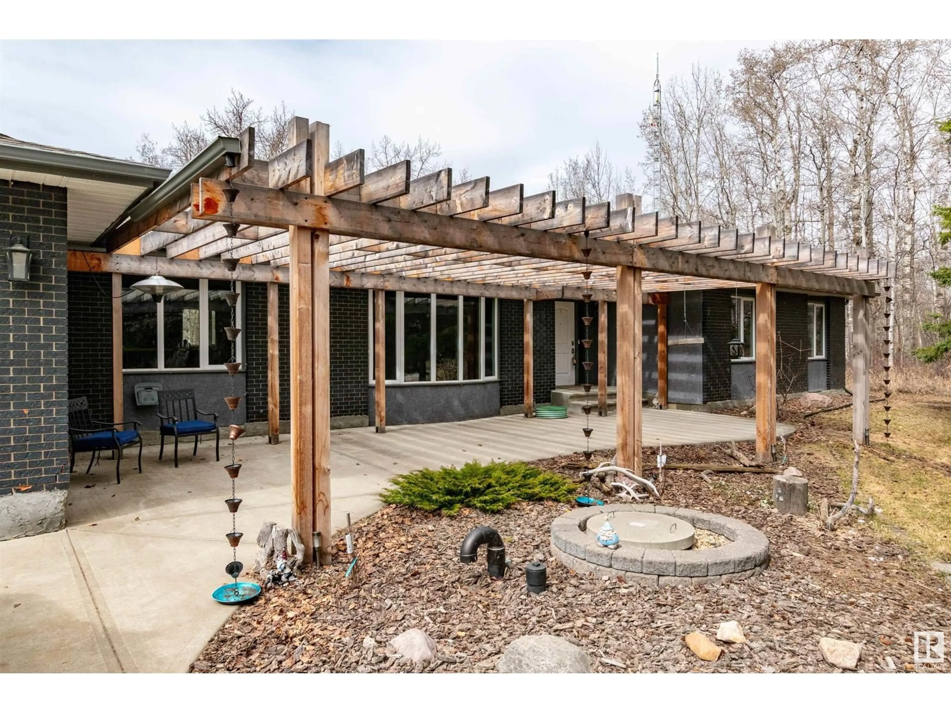 Patio, unknown for 21357 - 26 WYE RD, Rural Strathcona County Alberta T8G1E2